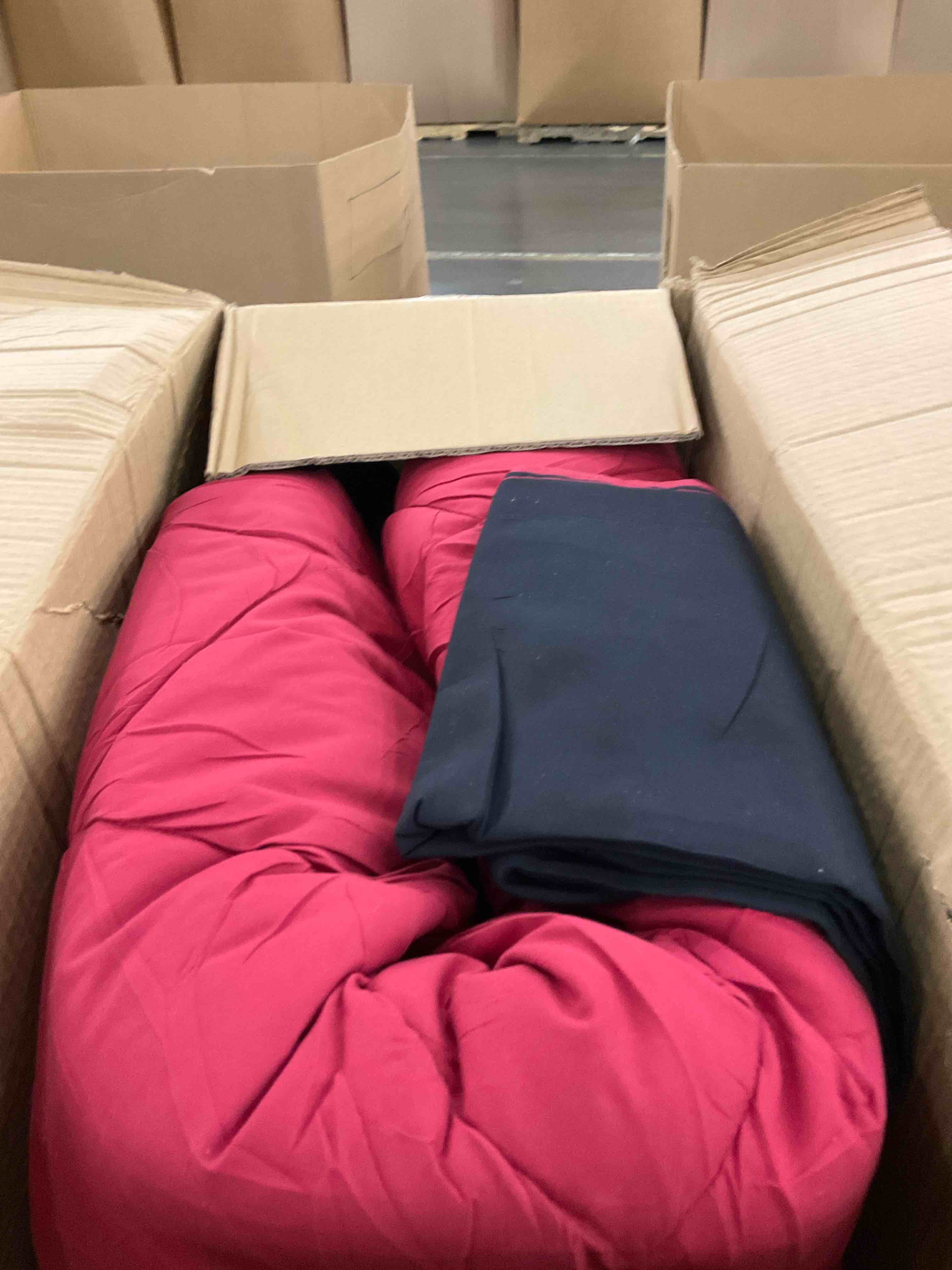 https://s3.amazonaws.com/lotting-images-prod/BargainHunt/EXS01317114_1710511915885.jpeg