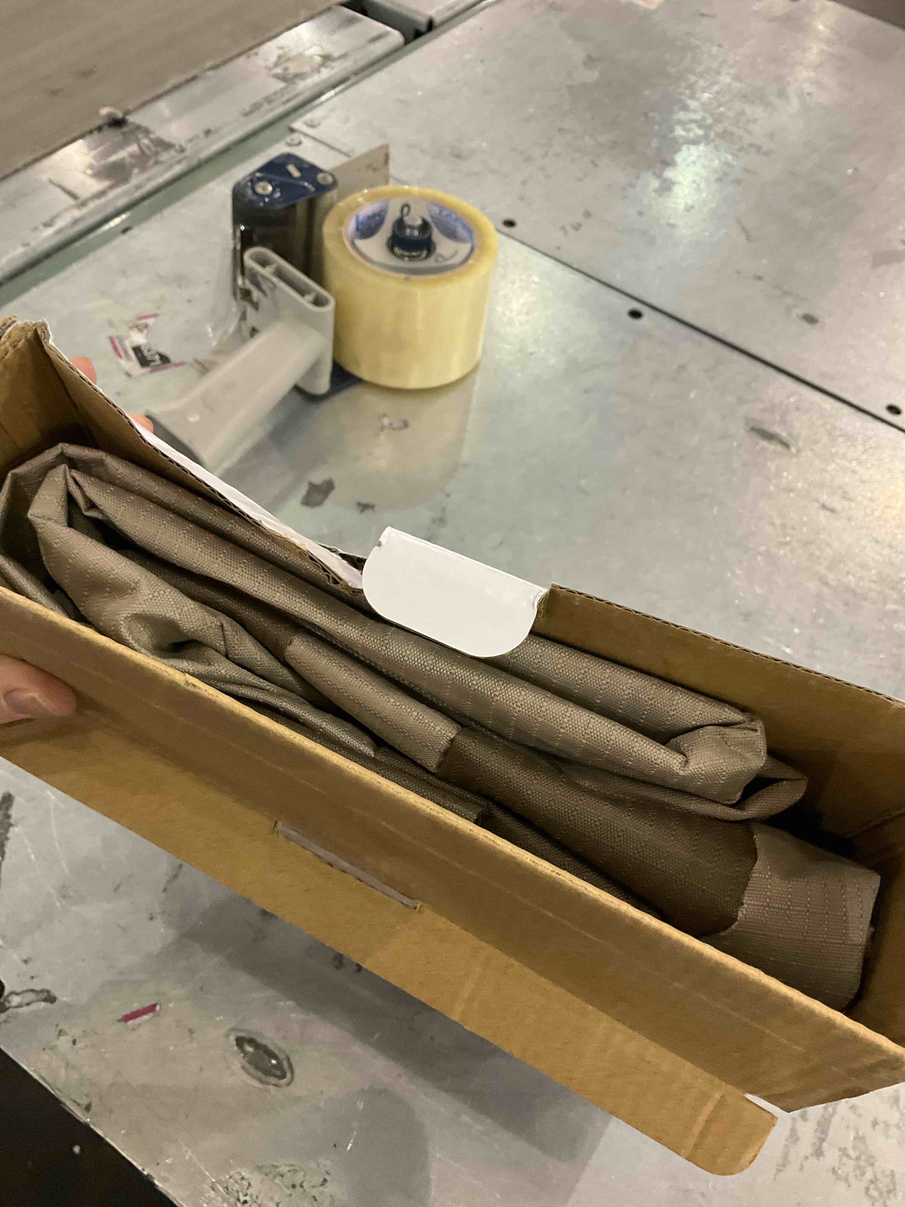 https://s3.amazonaws.com/lotting-images-prod/BargainHunt/EXS01317137_1710513749099.jpeg