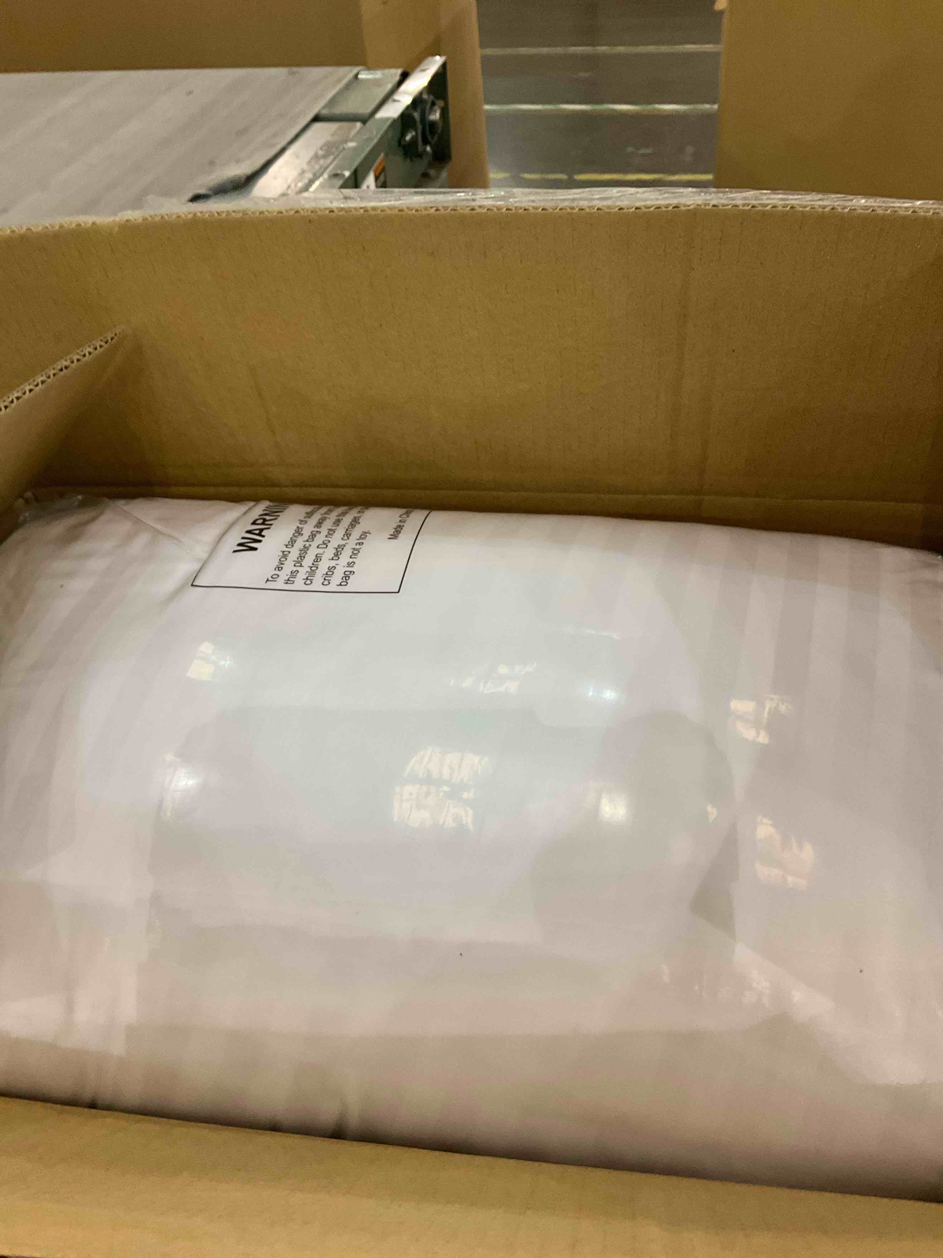 https://s3.amazonaws.com/lotting-images-prod/BargainHunt/EXS01317138_1710513831024.jpeg