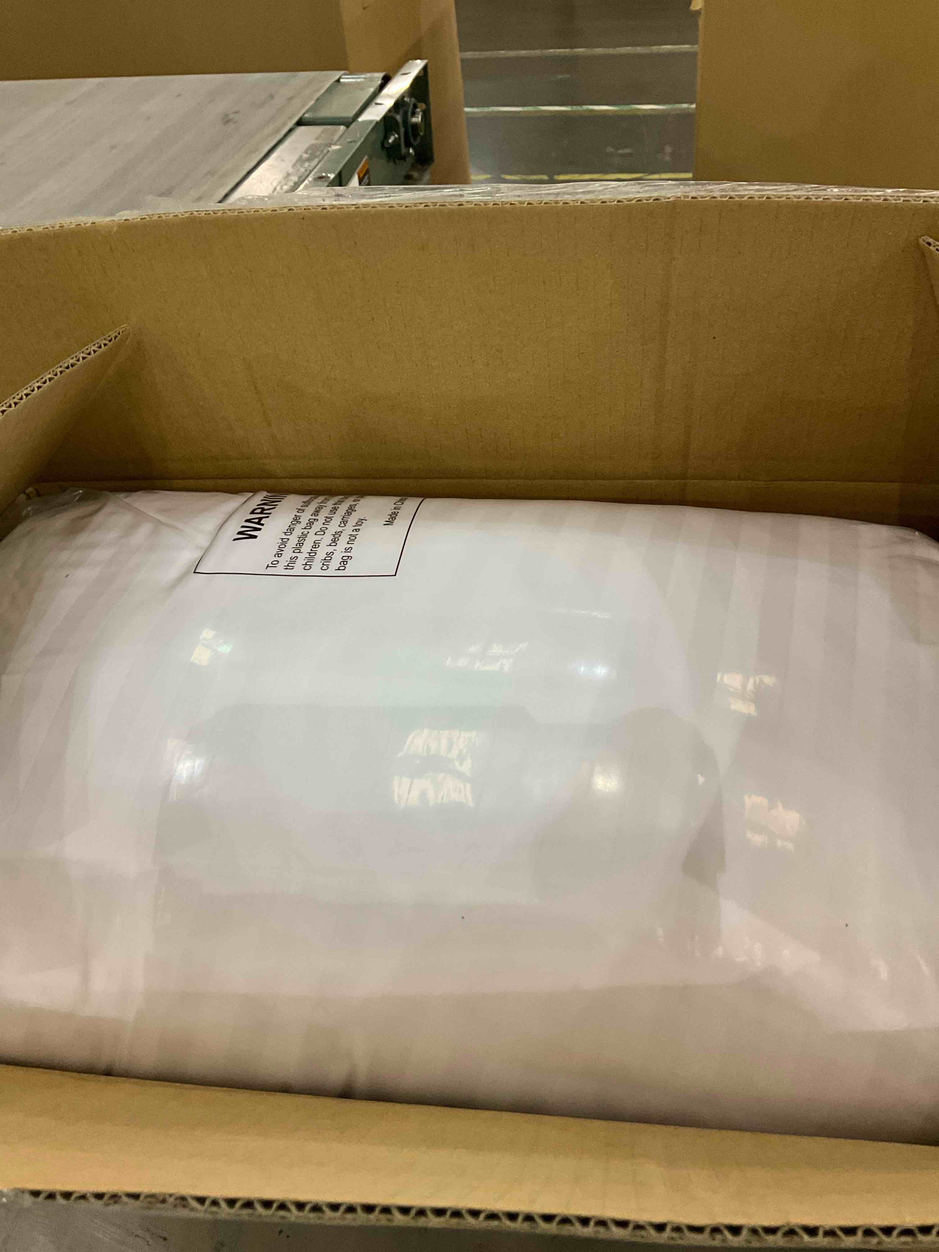 https://s3.amazonaws.com/lotting-images-prod/BargainHunt/EXS01317138_1710513831895.jpeg