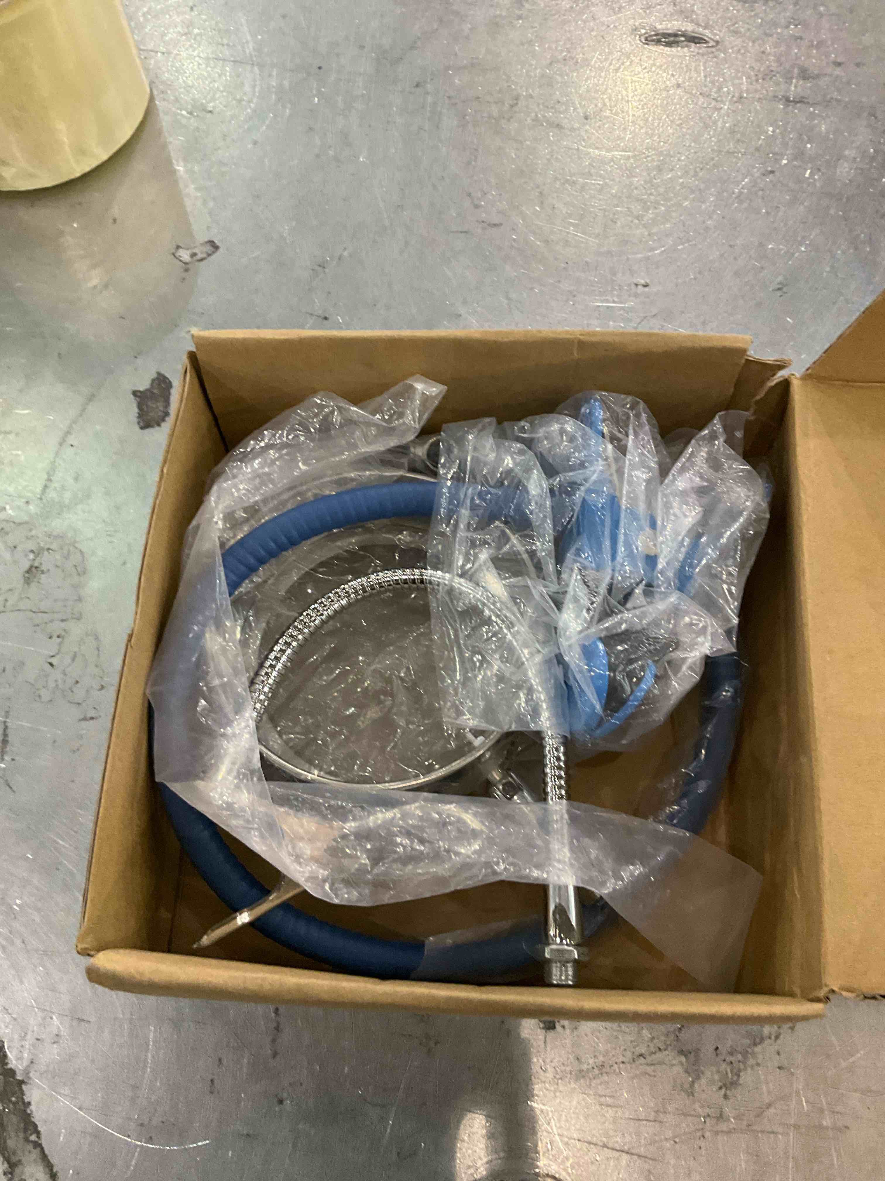 https://s3.amazonaws.com/lotting-images-prod/BargainHunt/EXS01317140_1710513993847.jpeg
