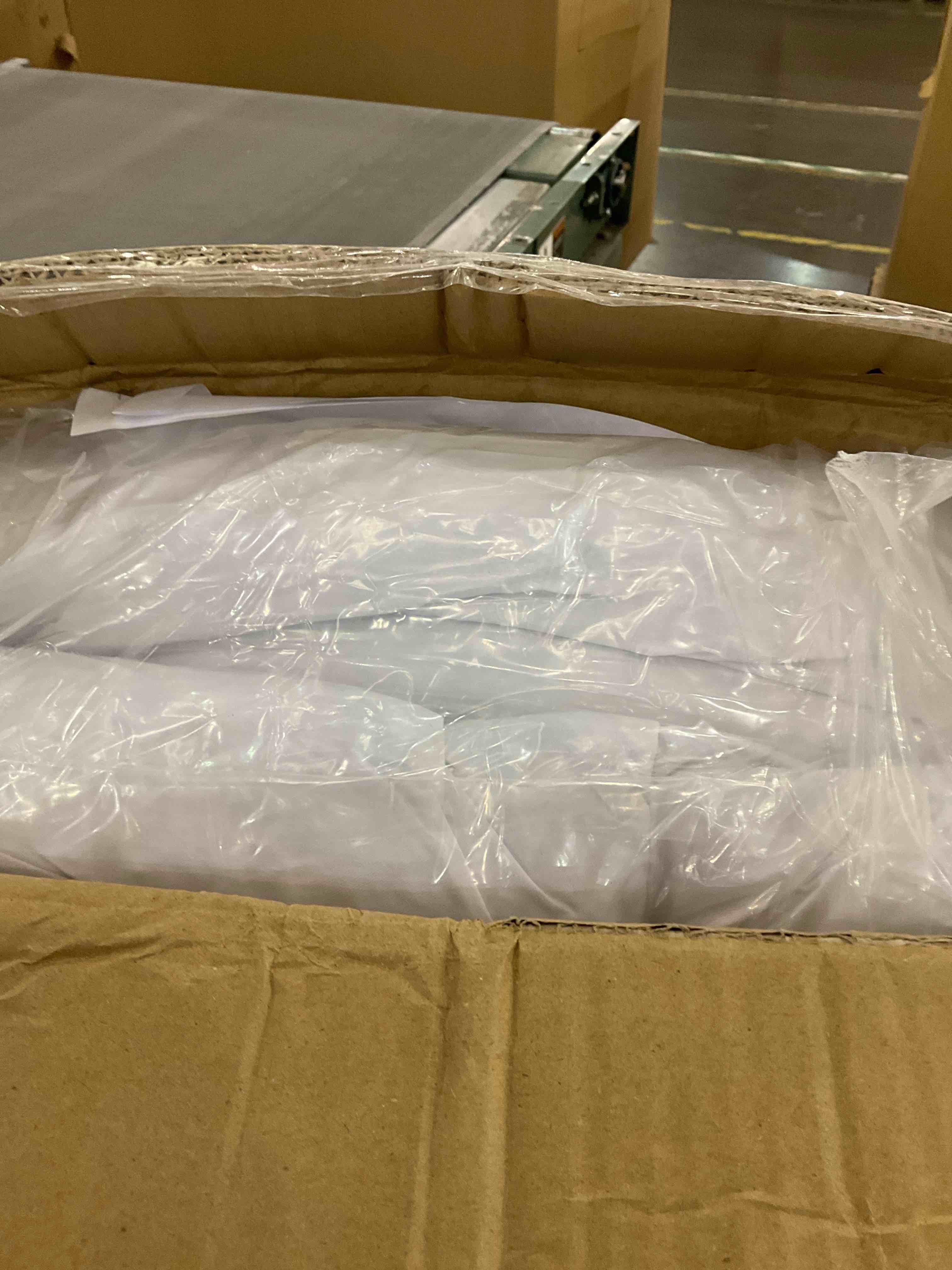 https://s3.amazonaws.com/lotting-images-prod/BargainHunt/EXS01317157_1710515418811.jpeg