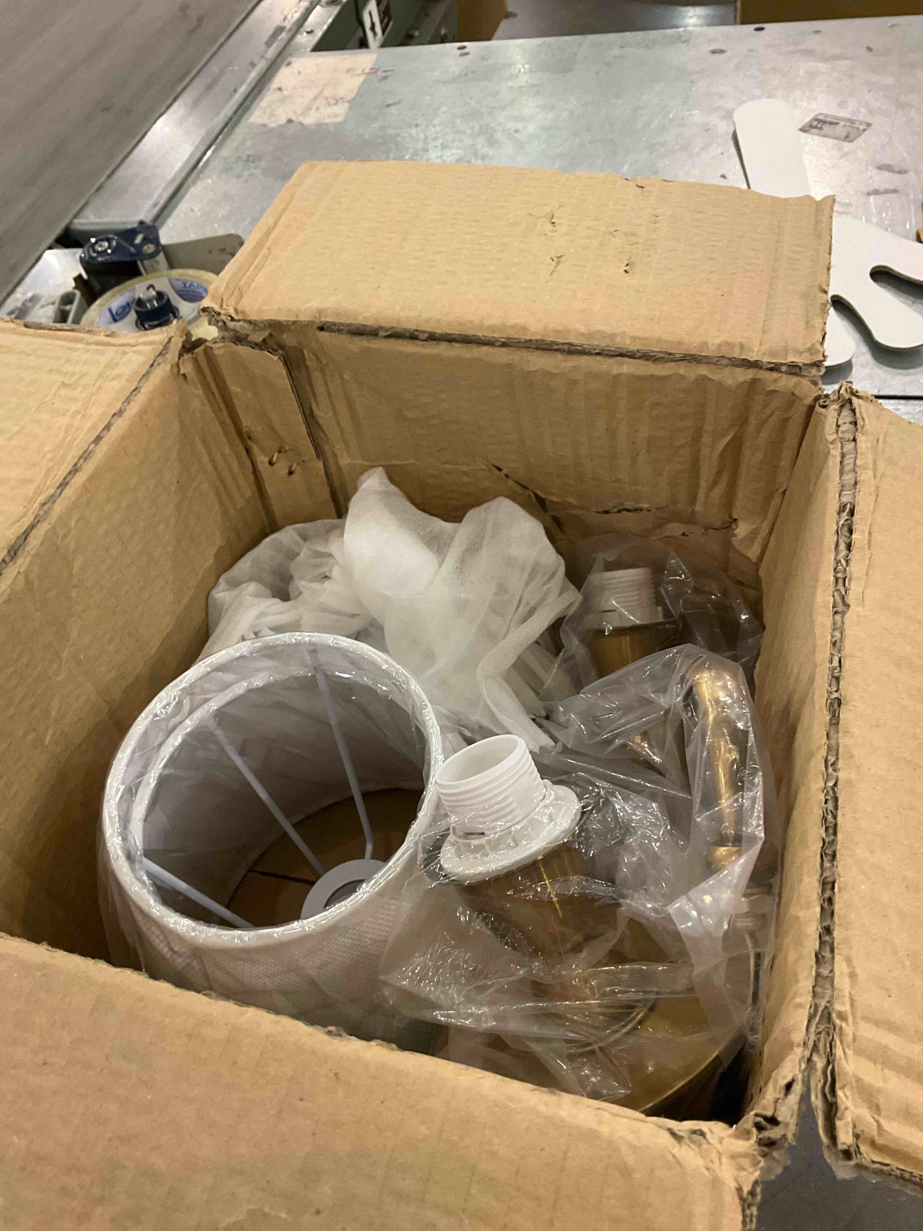 https://s3.amazonaws.com/lotting-images-prod/BargainHunt/EXS01317170_1710516640720.jpeg