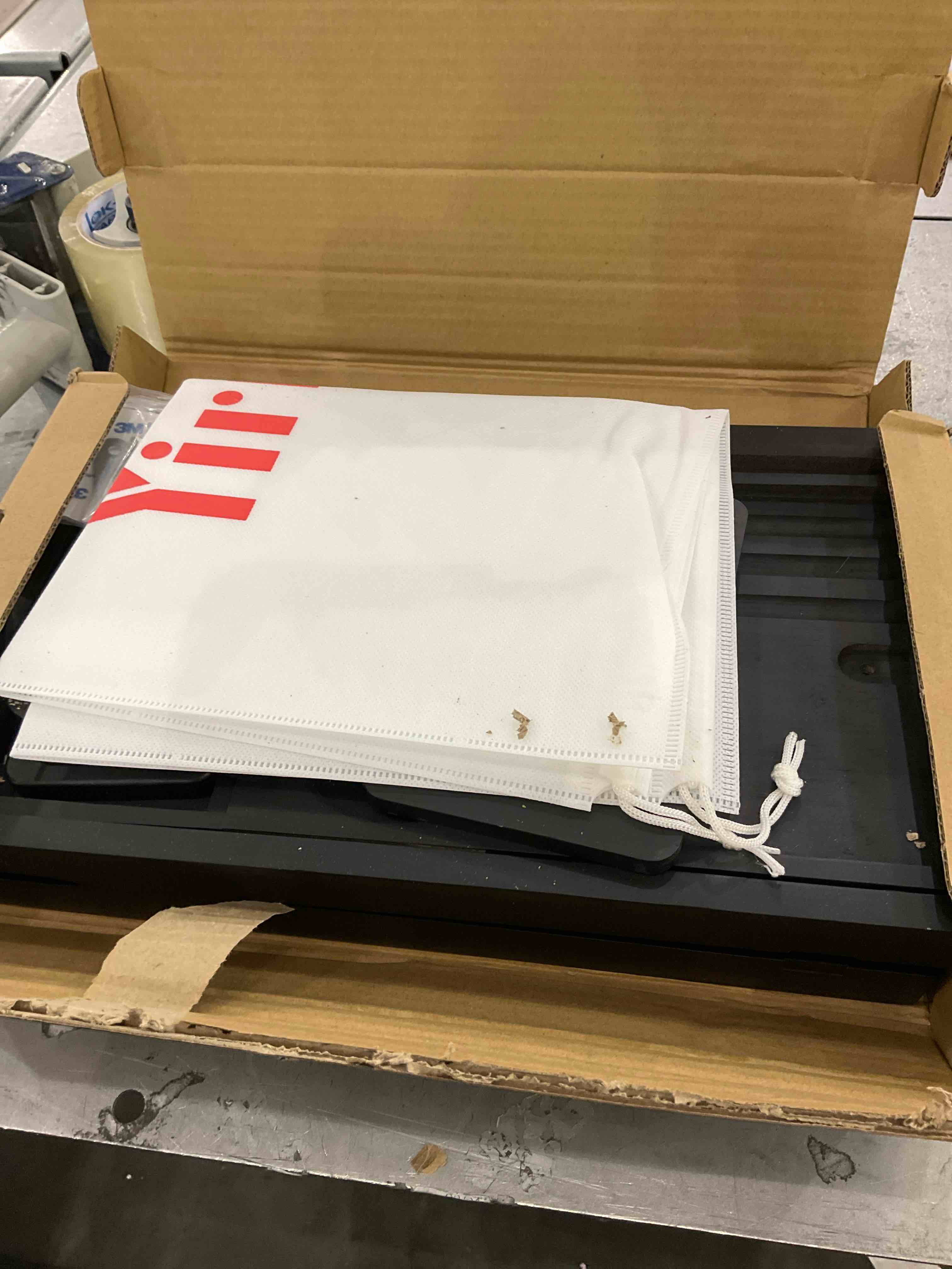 https://s3.amazonaws.com/lotting-images-prod/BargainHunt/EXS01317172_1710516807248.jpeg