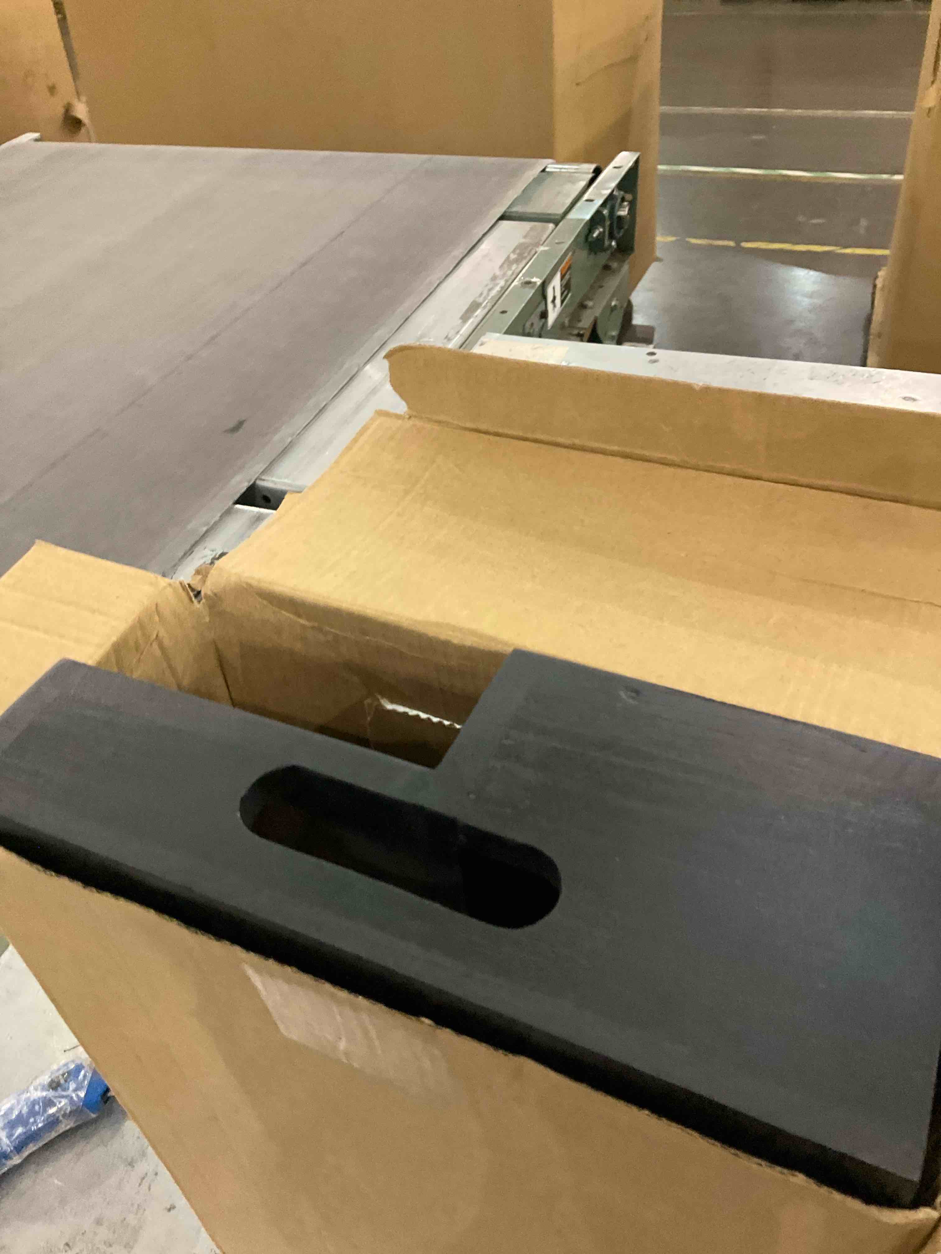 https://s3.amazonaws.com/lotting-images-prod/BargainHunt/EXS01317229_1710524498798.jpeg