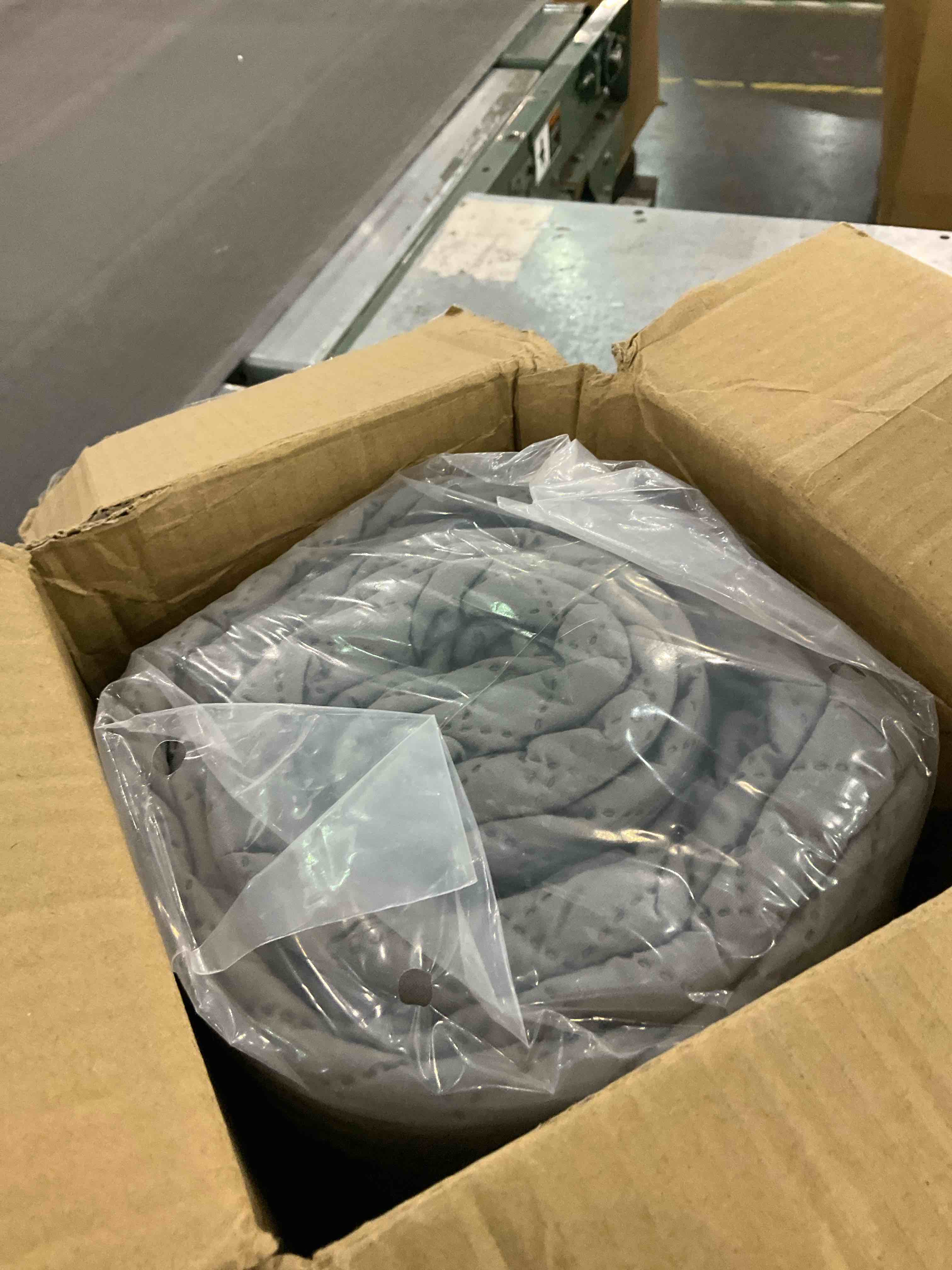 https://s3.amazonaws.com/lotting-images-prod/BargainHunt/EXS01317312_1710766468266.jpeg
