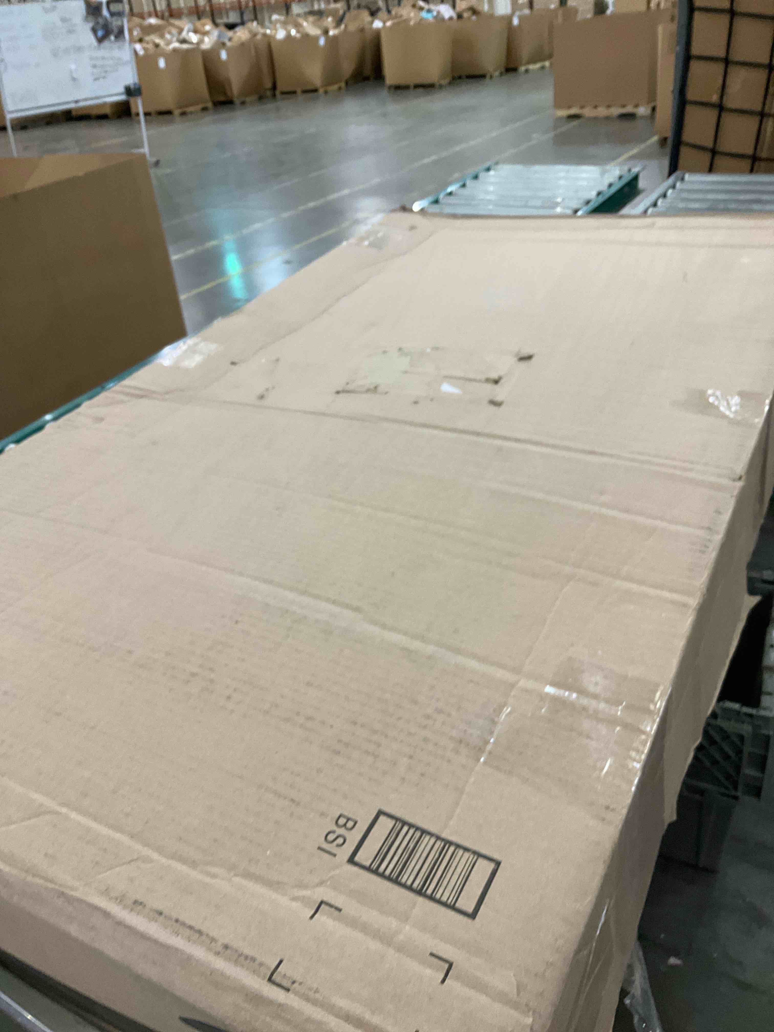 https://s3.amazonaws.com/lotting-images-prod/BargainHunt/EXS01317367_1710773422753.jpeg