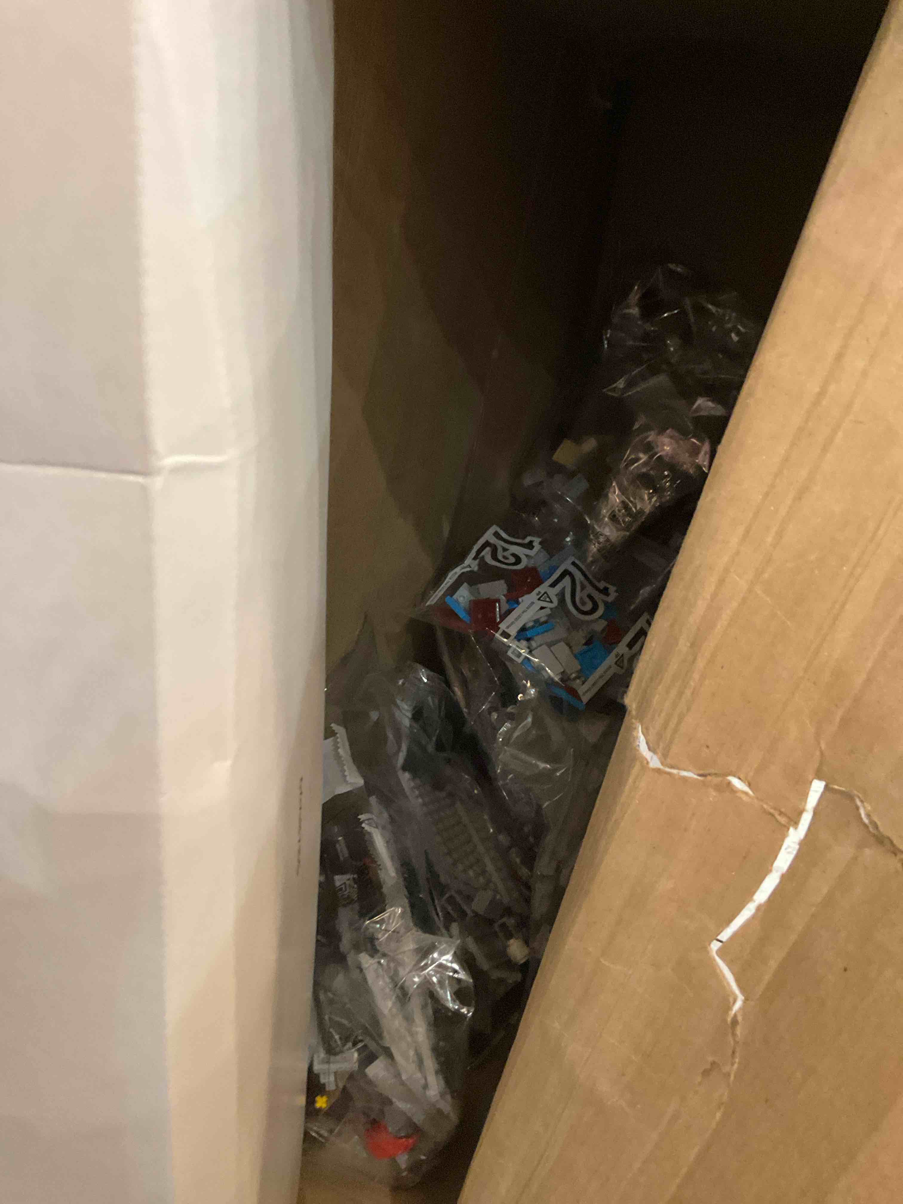 https://s3.amazonaws.com/lotting-images-prod/BargainHunt/EXS01317403_1710780668583.jpeg