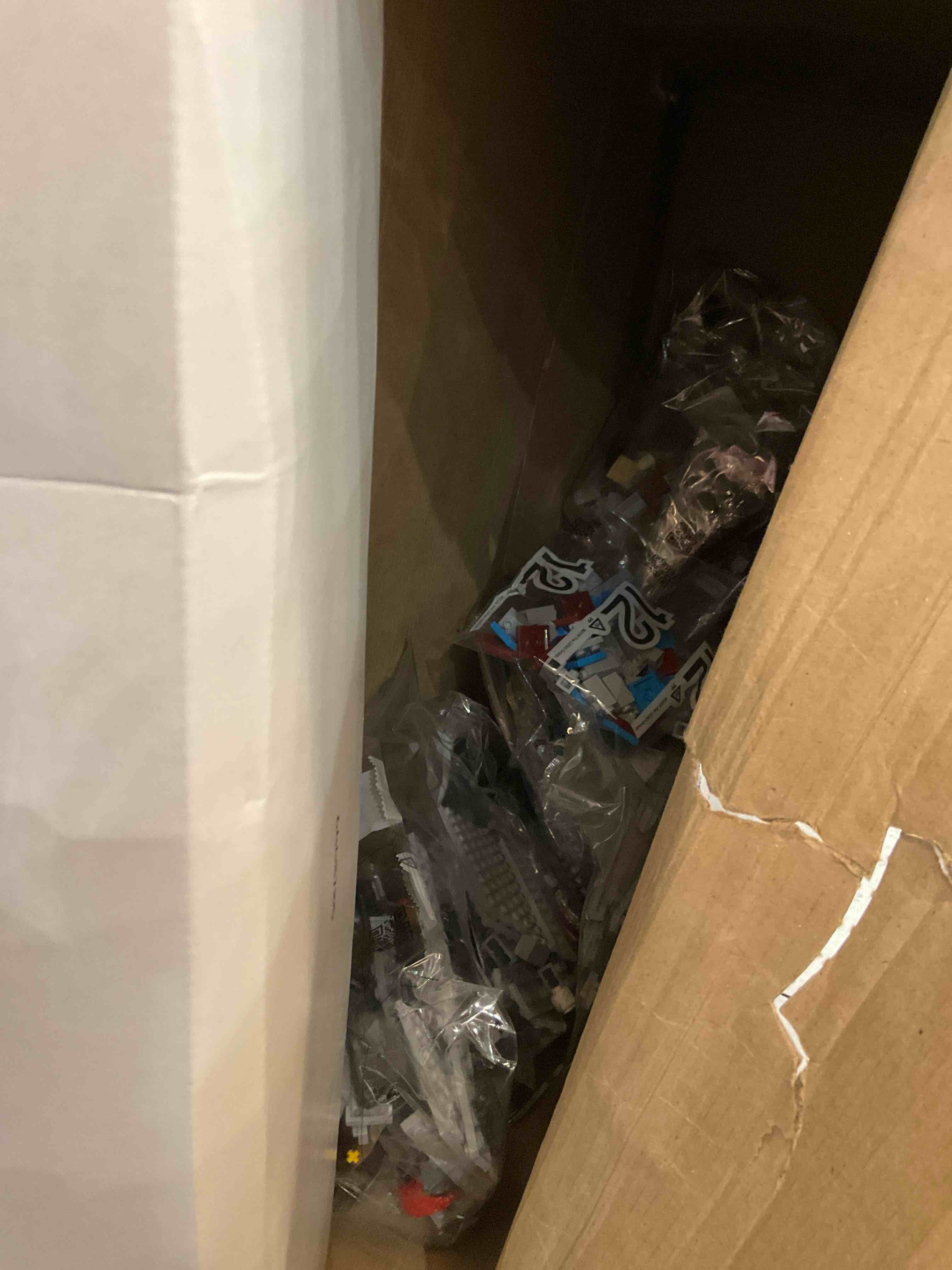 https://s3.amazonaws.com/lotting-images-prod/BargainHunt/EXS01317403_1710780670124.jpeg