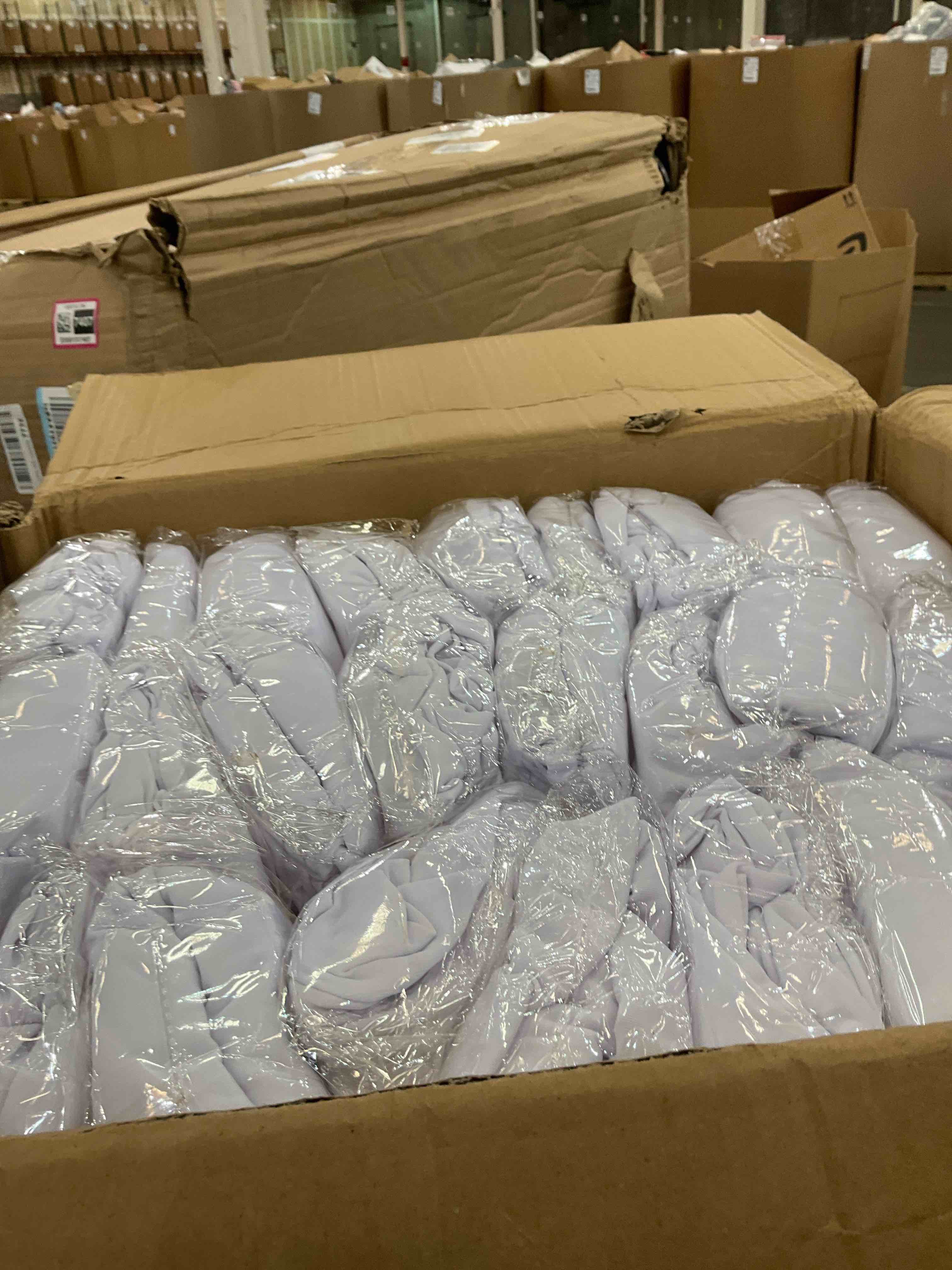 https://s3.amazonaws.com/lotting-images-prod/BargainHunt/EXS01317408_1710781133751.jpeg
