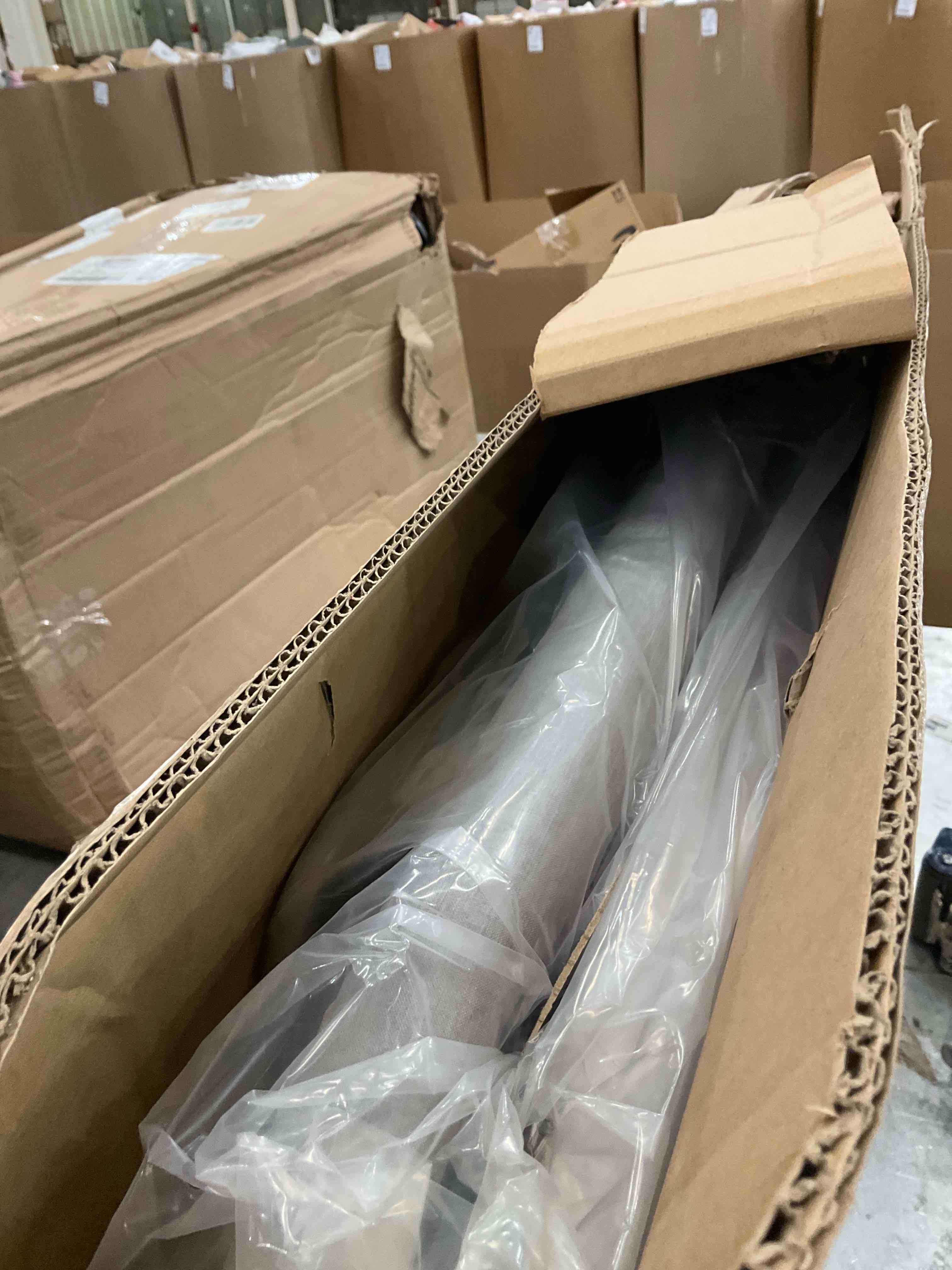 https://s3.amazonaws.com/lotting-images-prod/BargainHunt/EXS01317410_1710781305279.jpeg