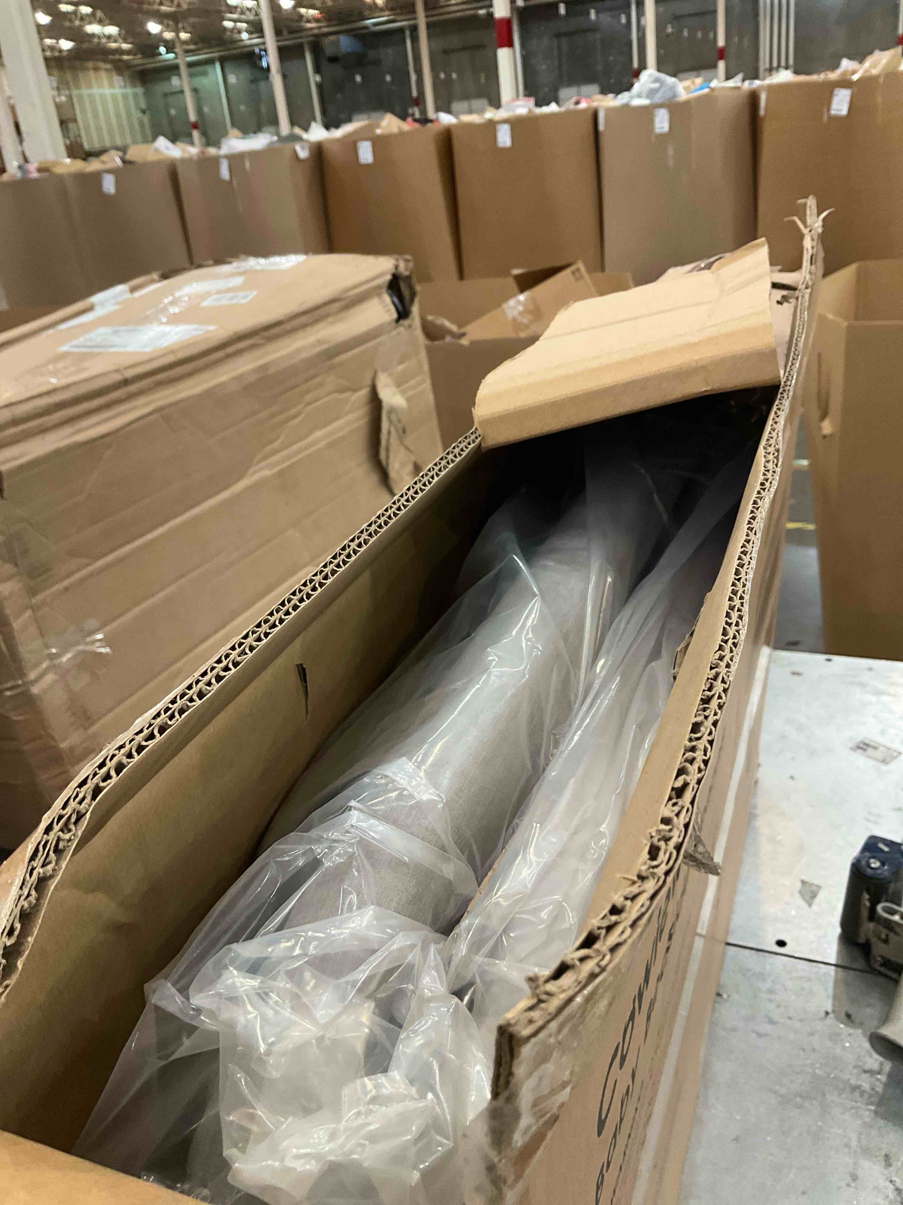 https://s3.amazonaws.com/lotting-images-prod/BargainHunt/EXS01317410_1710781306775.jpeg