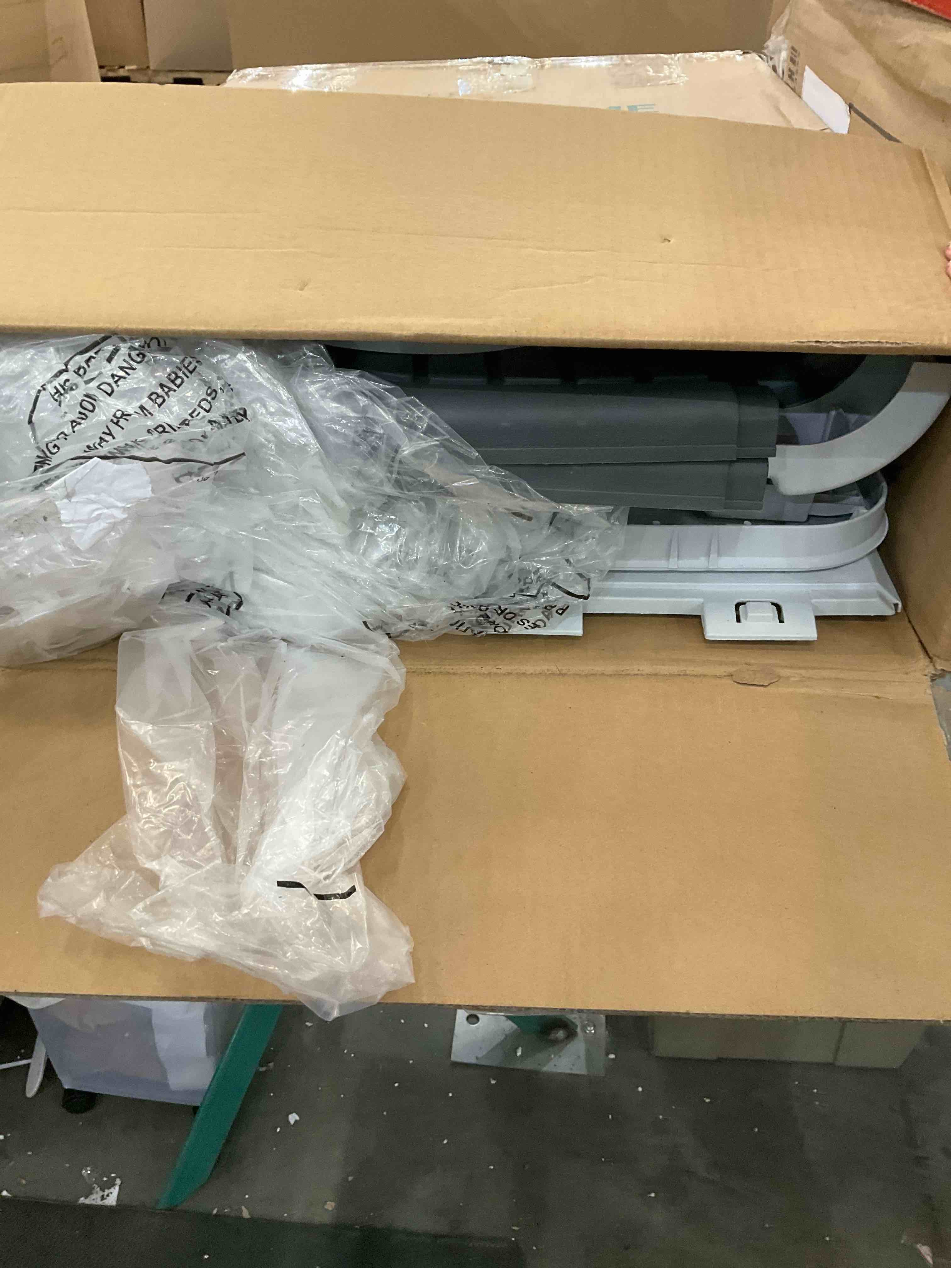 https://s3.amazonaws.com/lotting-images-prod/BargainHunt/EXS01317414_1710781881853.jpeg