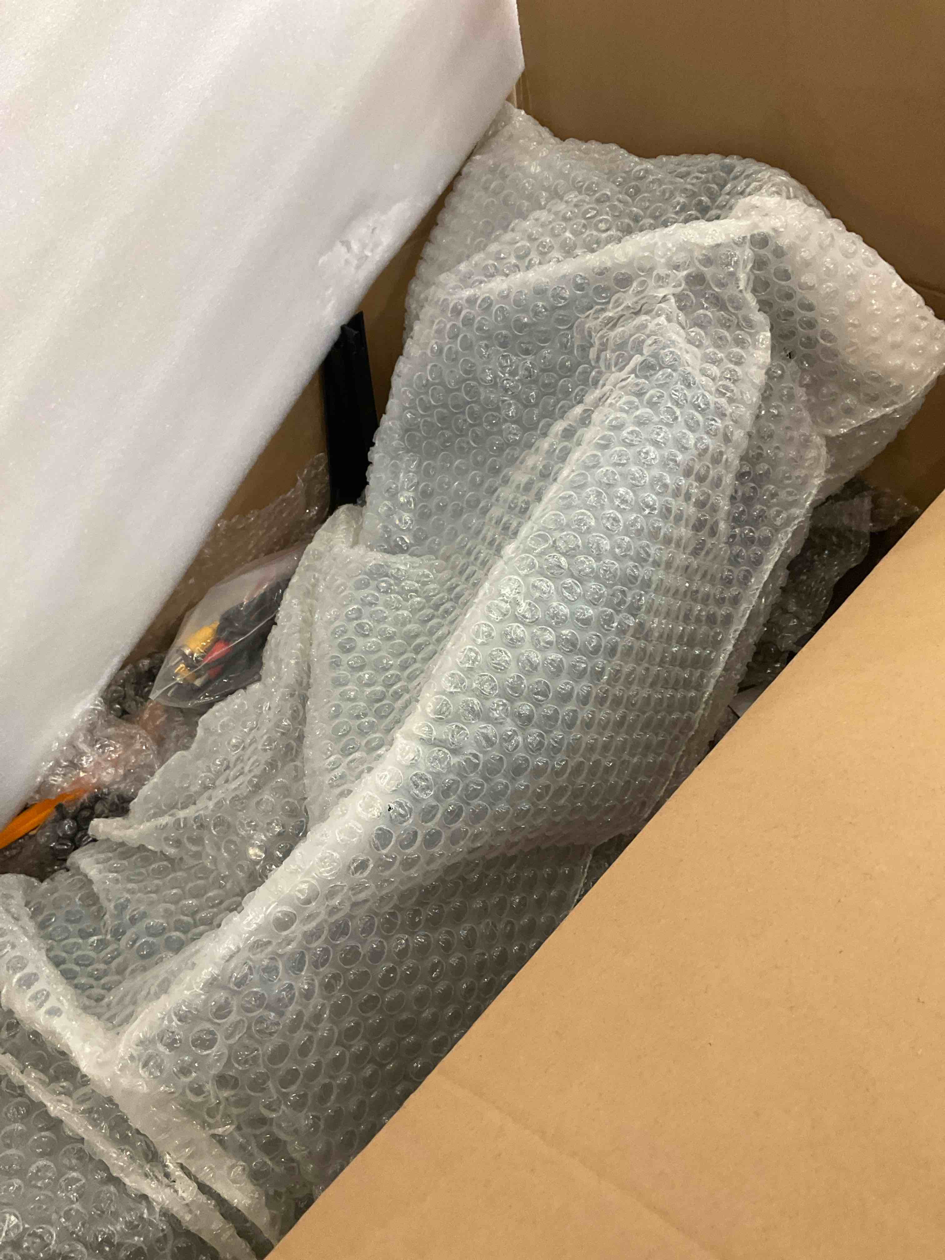 https://s3.amazonaws.com/lotting-images-prod/BargainHunt/EXS01317438_1710784379495.jpeg