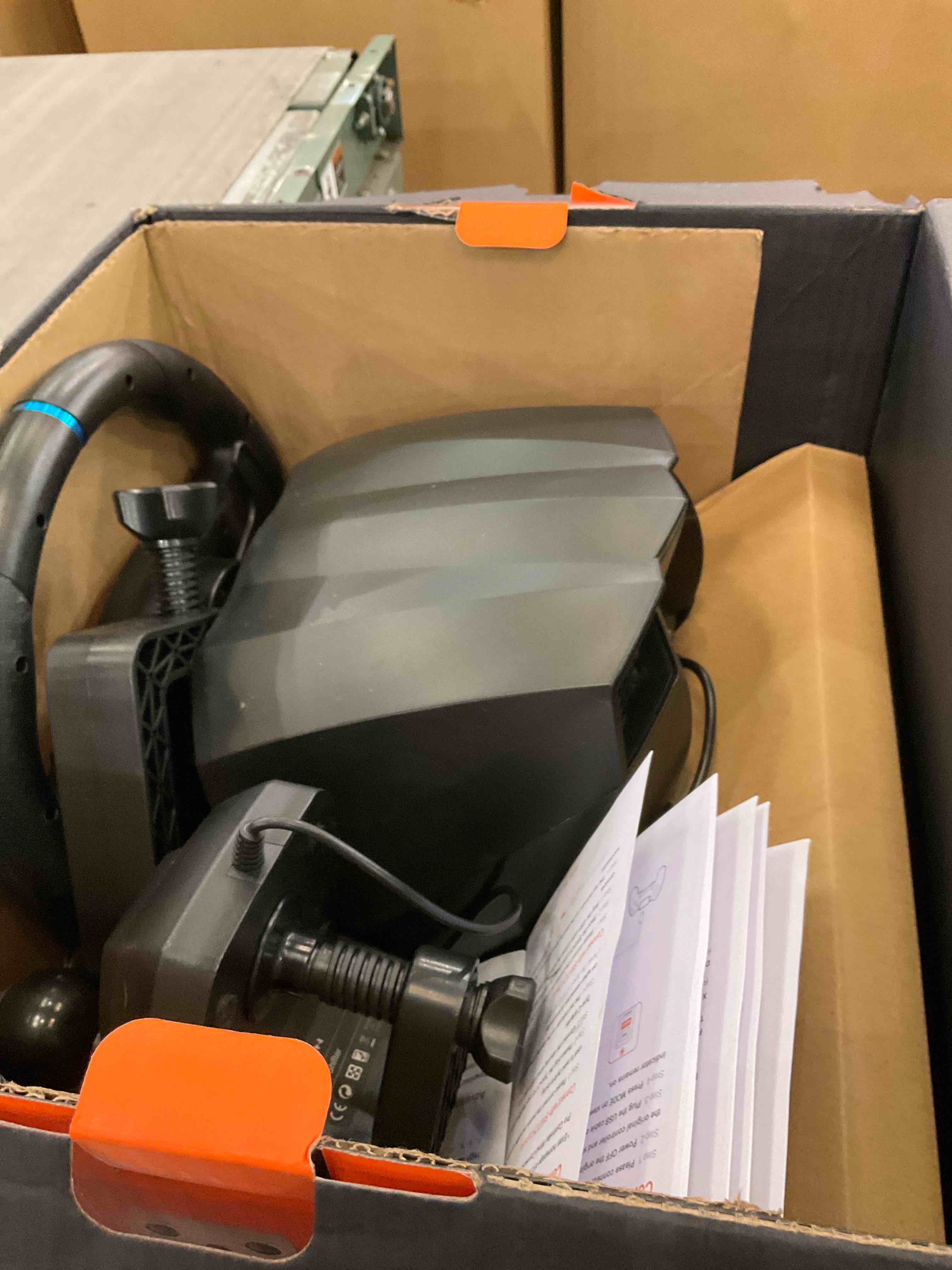 https://s3.amazonaws.com/lotting-images-prod/BargainHunt/EXS01317440_1710786071651.jpeg