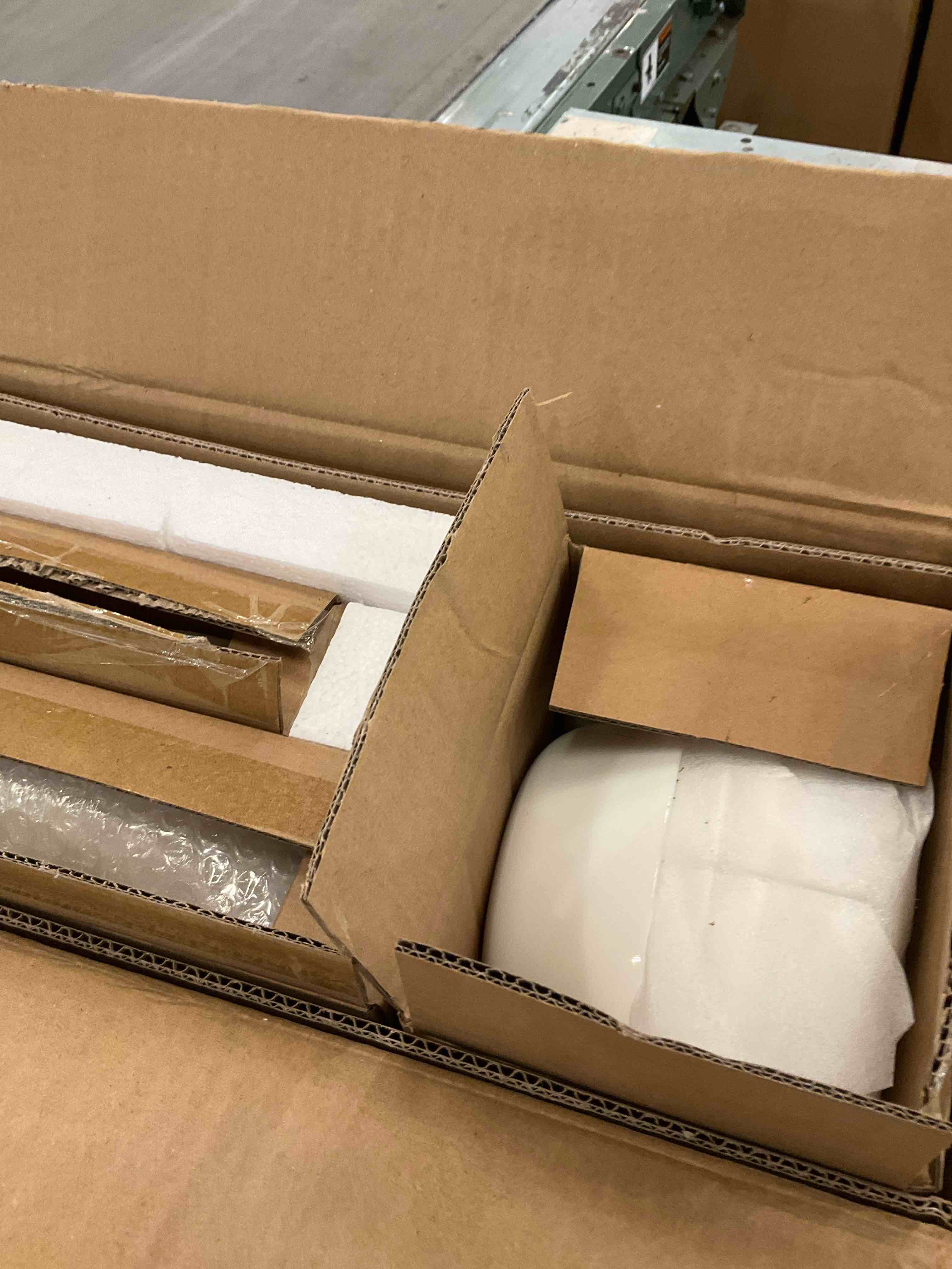 https://s3.amazonaws.com/lotting-images-prod/BargainHunt/EXS01317458_1710788130140.jpeg