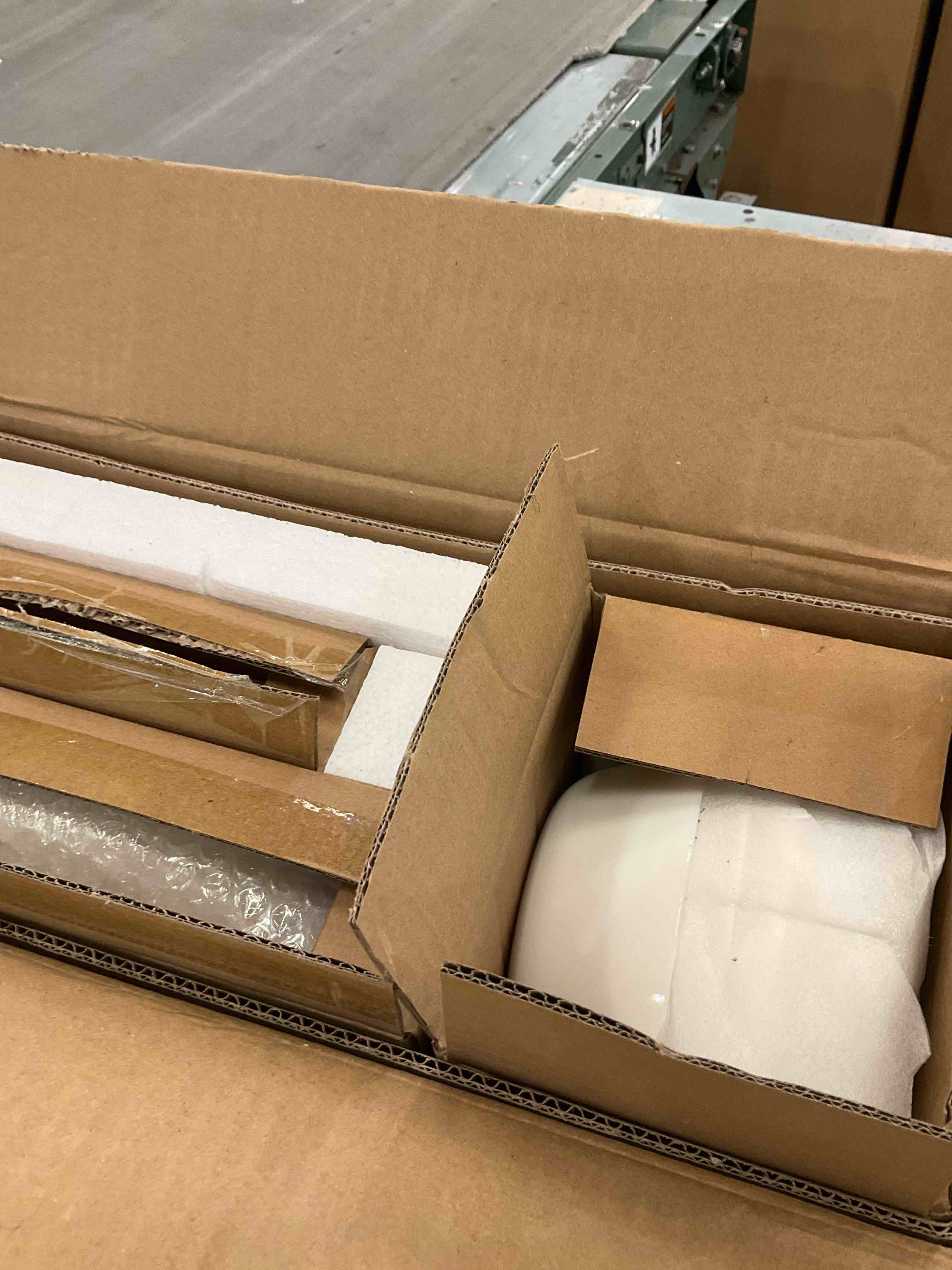 https://s3.amazonaws.com/lotting-images-prod/BargainHunt/EXS01317458_1710788131459.jpeg