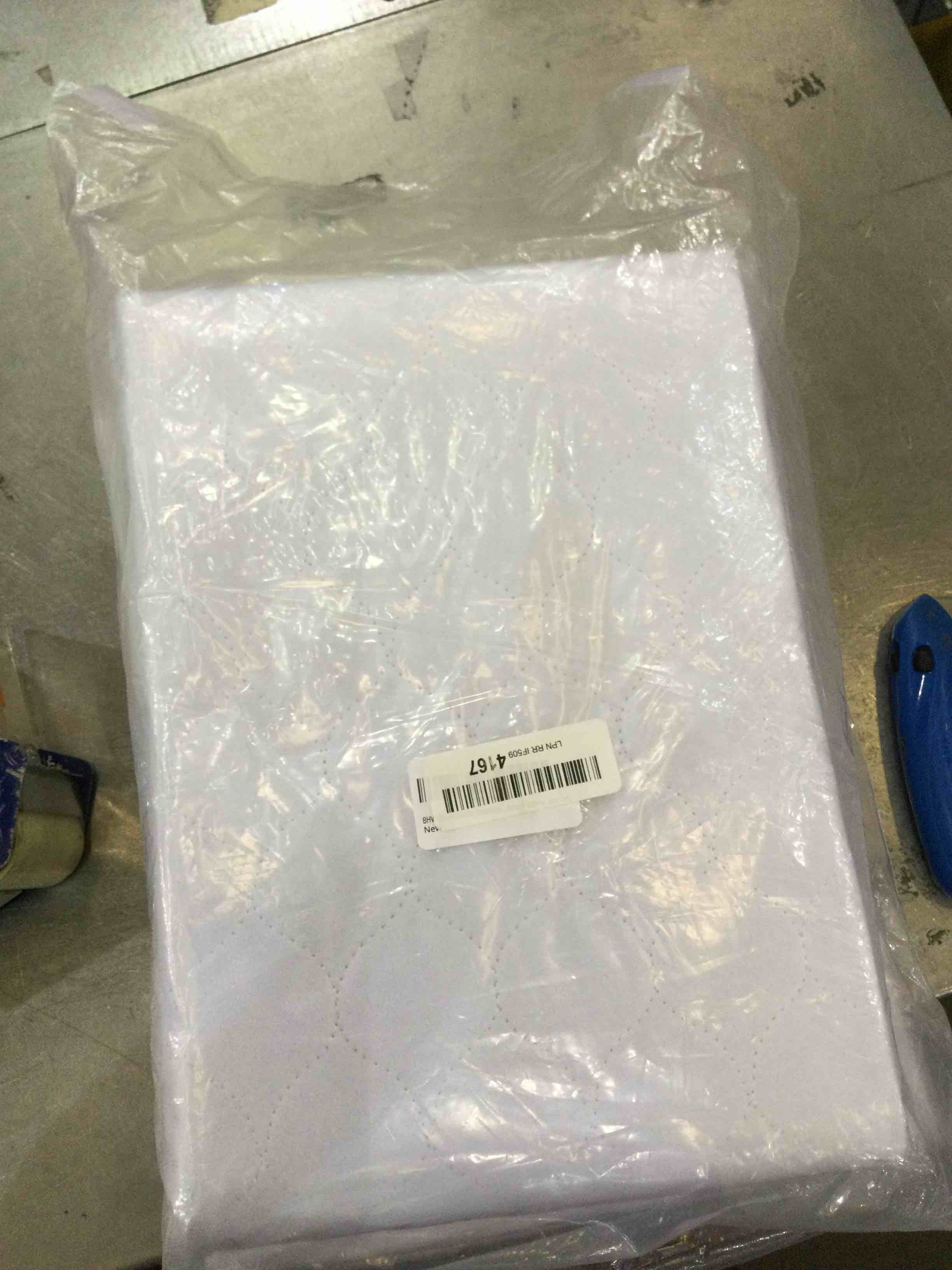 https://s3.amazonaws.com/lotting-images-prod/BargainHunt/EXS01317587_1711043051663.jpeg