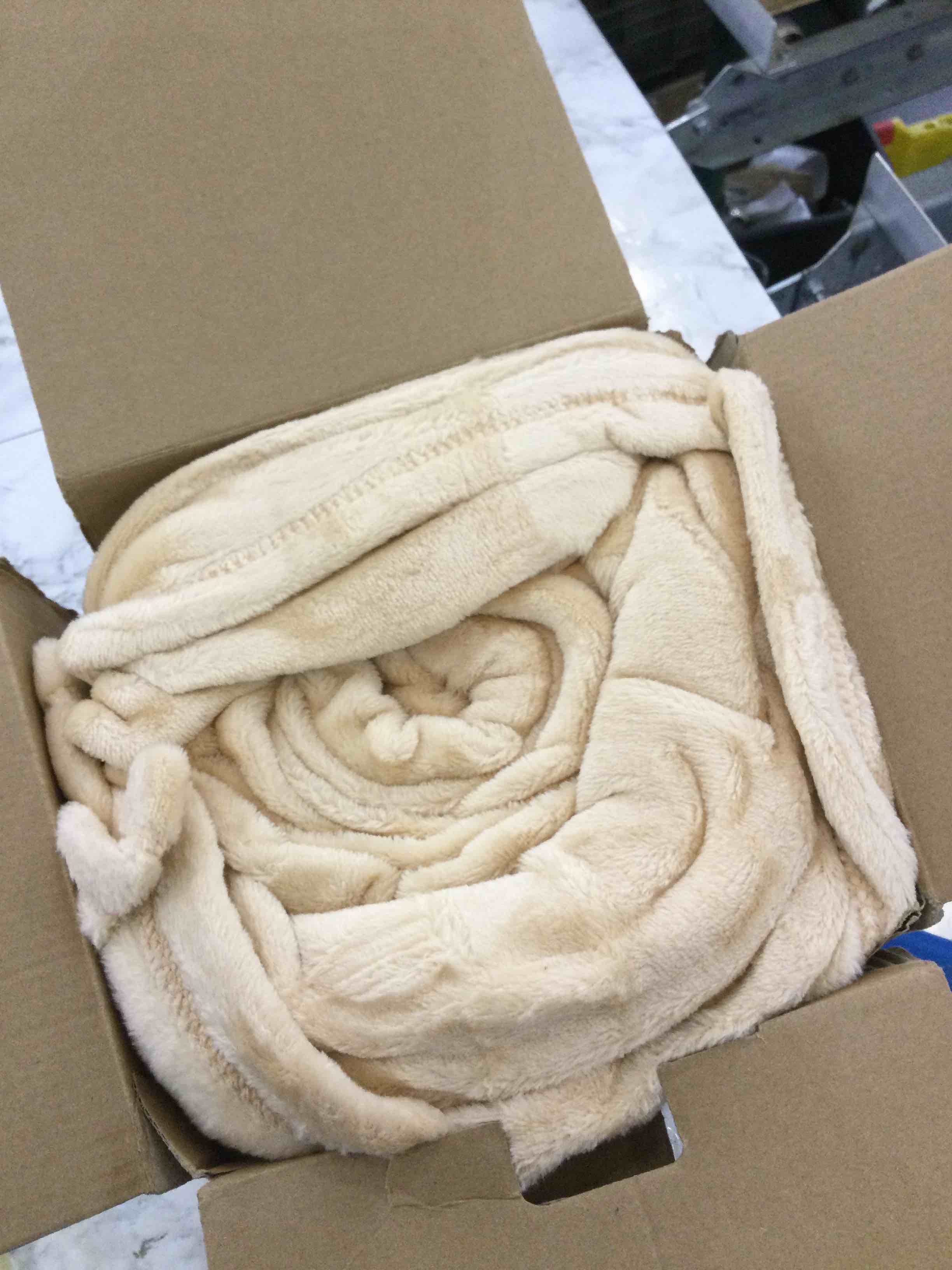 https://s3.amazonaws.com/lotting-images-prod/BargainHunt/EXS01317962_1711386000542.jpeg