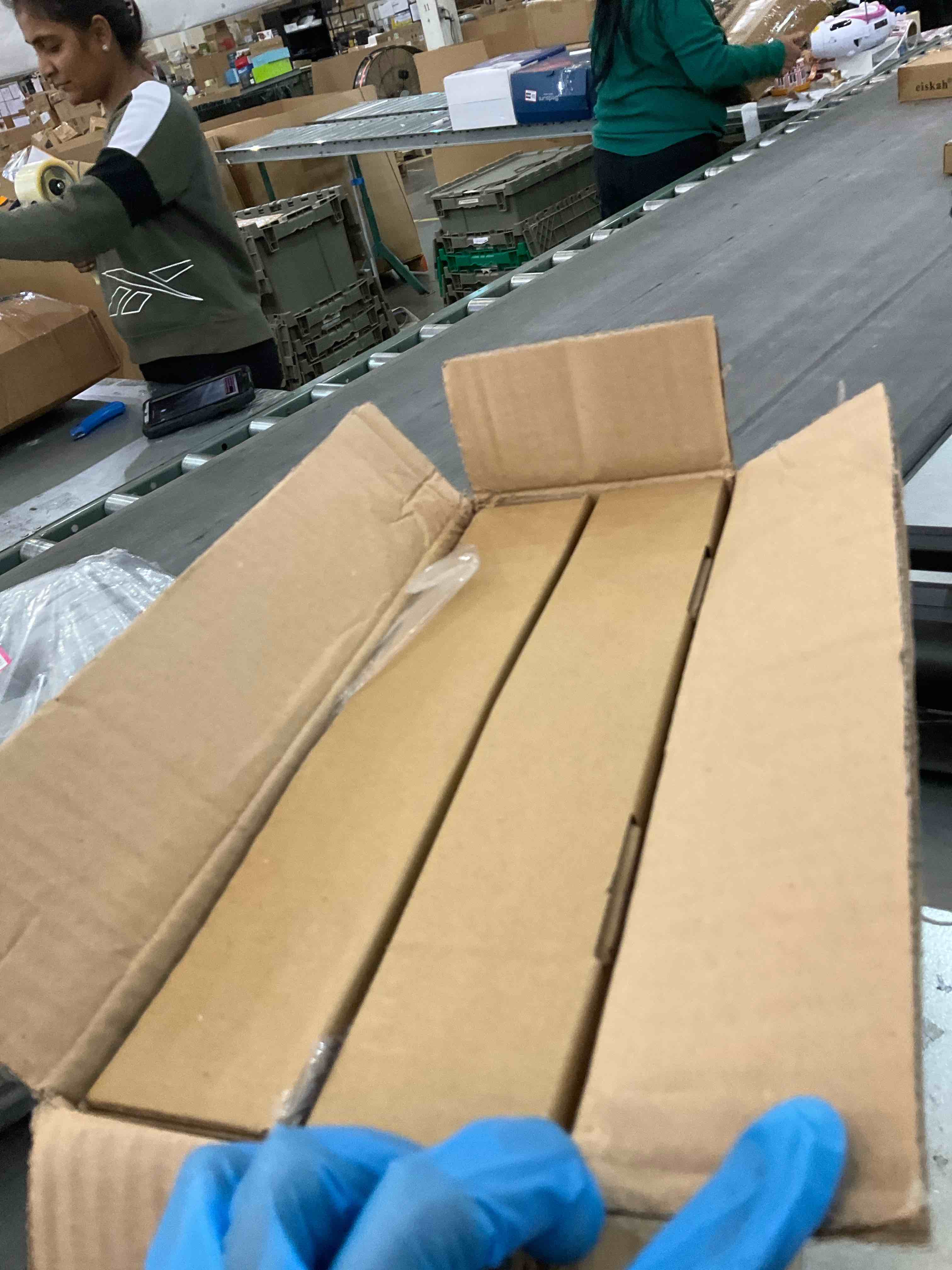 https://s3.amazonaws.com/lotting-images-prod/BargainHunt/EXS01318069_1710442125663.jpeg