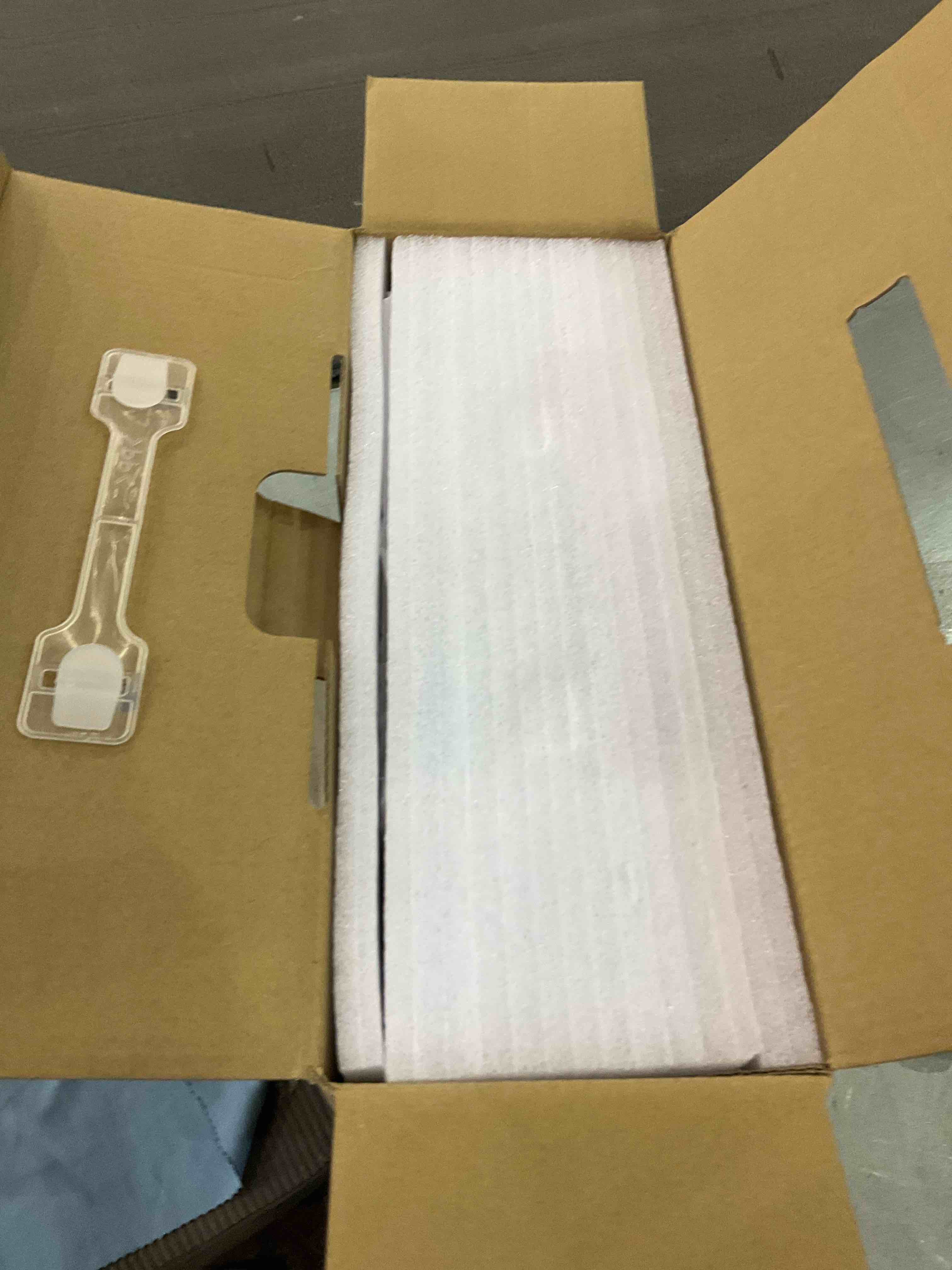 https://s3.amazonaws.com/lotting-images-prod/BargainHunt/EXS01318153_1710512691840.jpeg