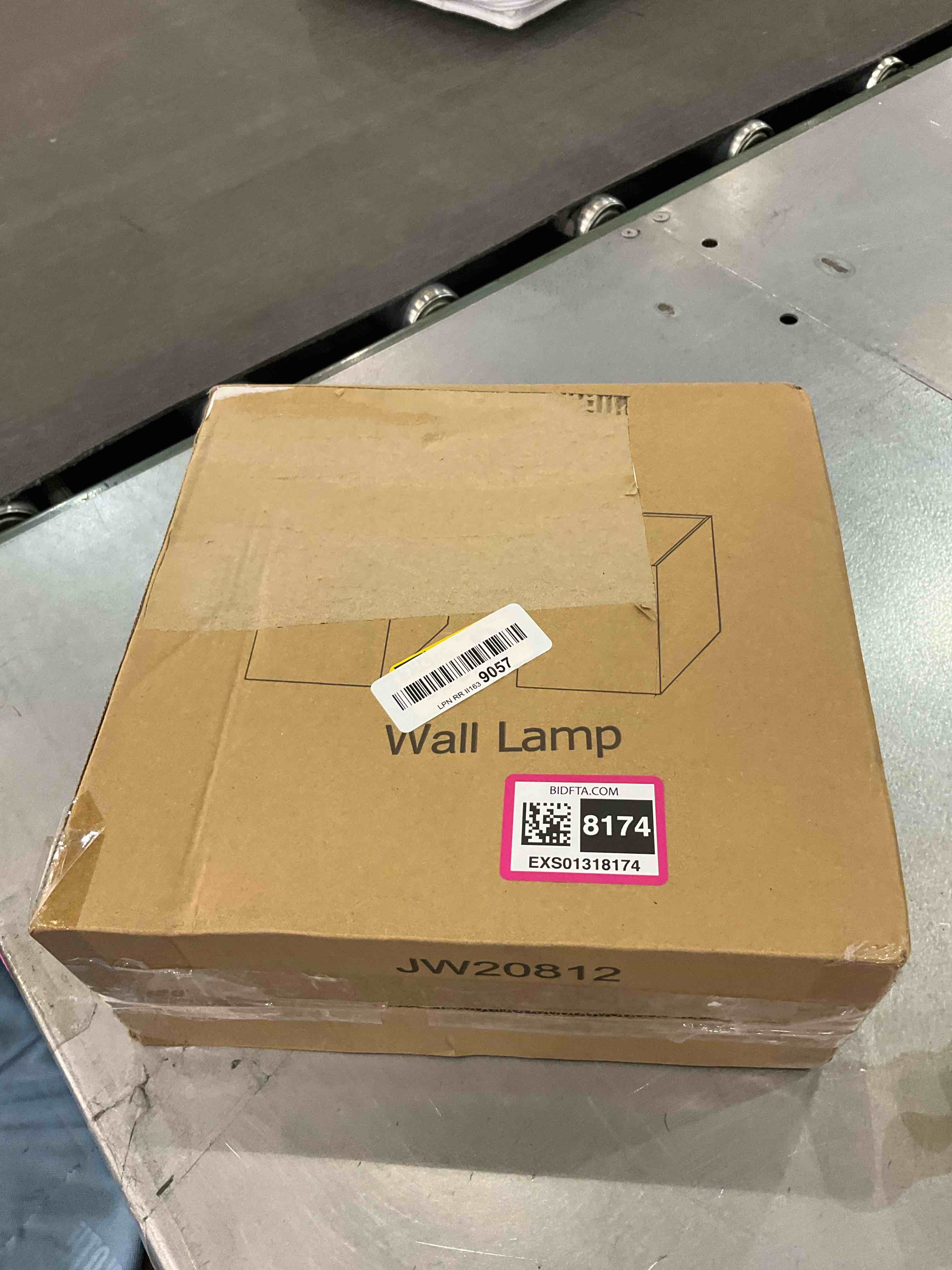 https://s3.amazonaws.com/lotting-images-prod/BargainHunt/EXS01318174_1710515768662.jpeg