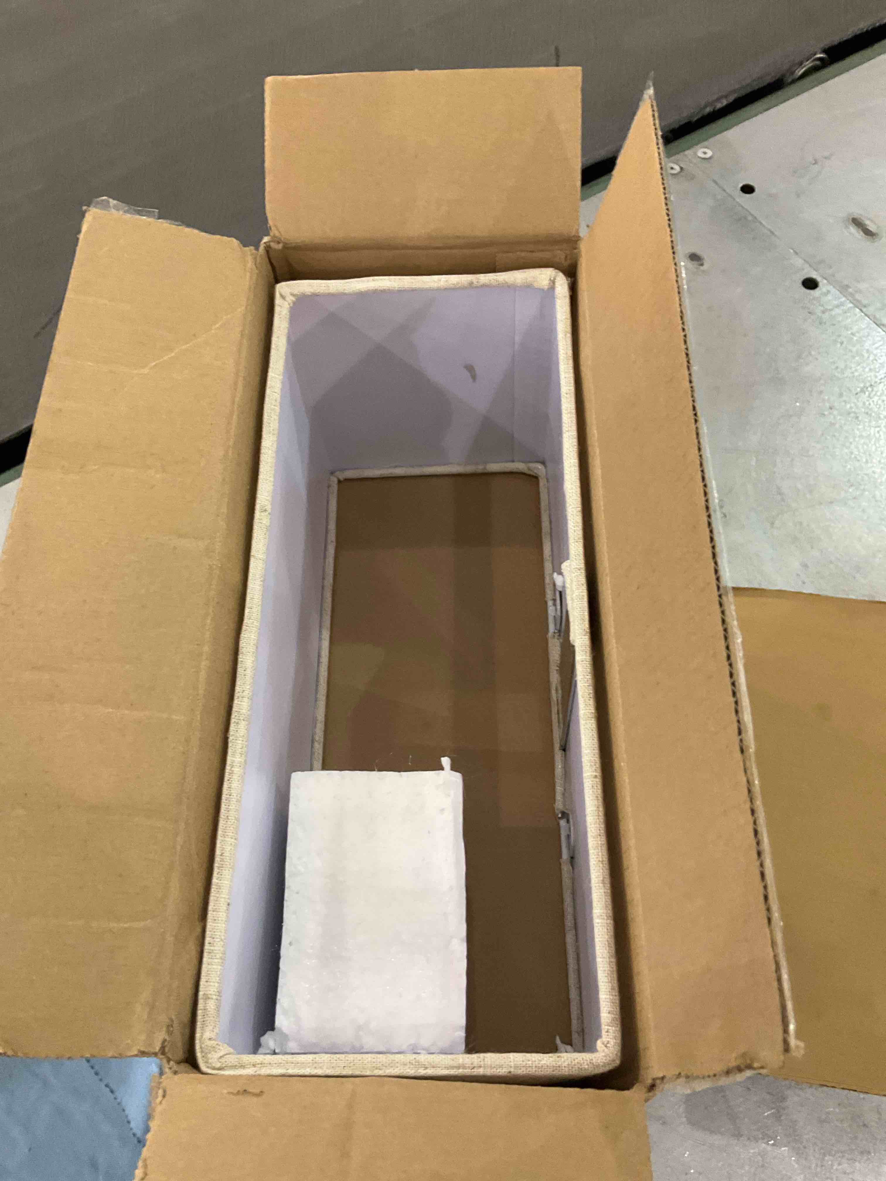 https://s3.amazonaws.com/lotting-images-prod/BargainHunt/EXS01318174_1710515793914.jpeg