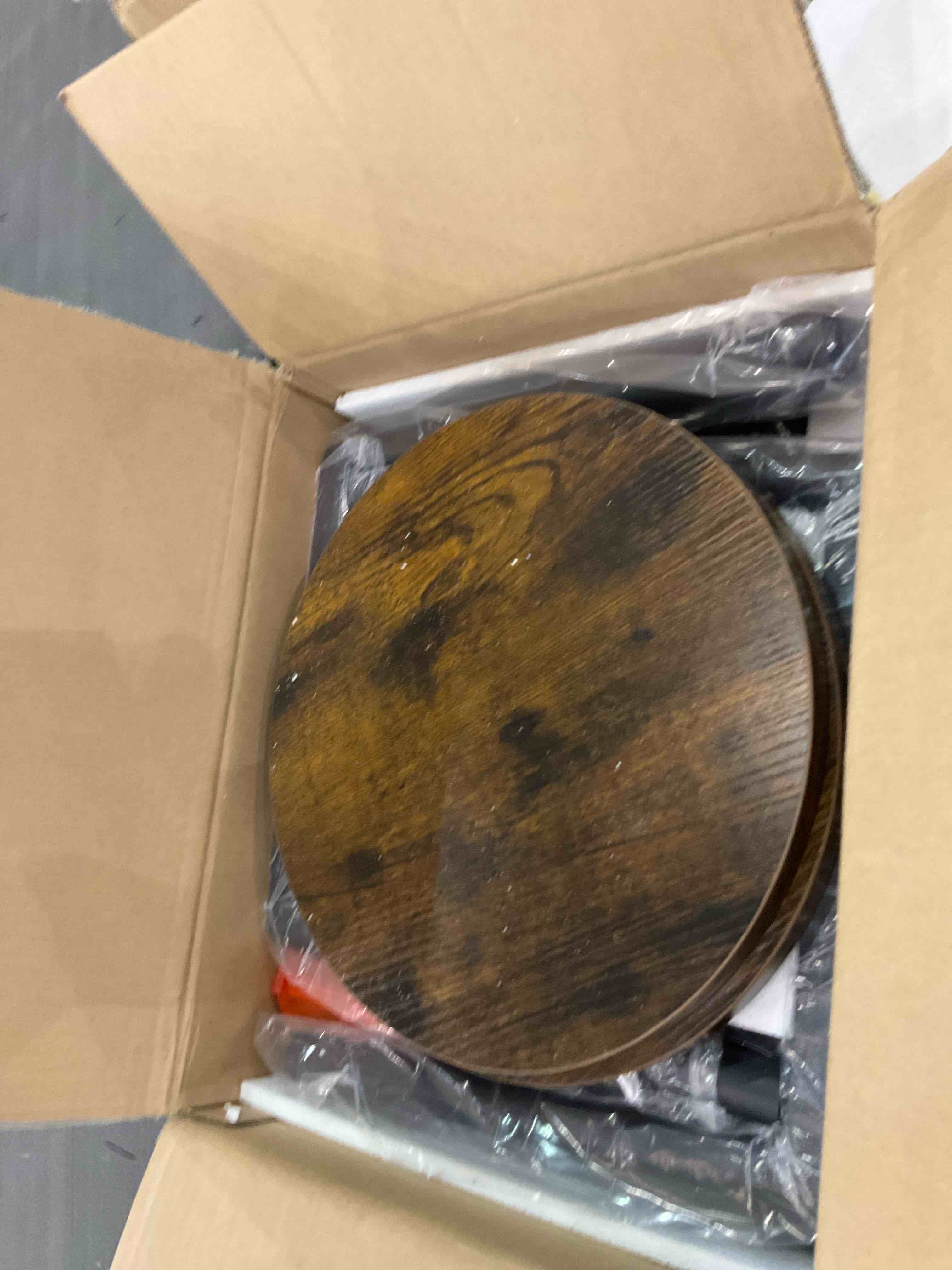 https://s3.amazonaws.com/lotting-images-prod/BargainHunt/EXS01318210_1710524279872.jpeg