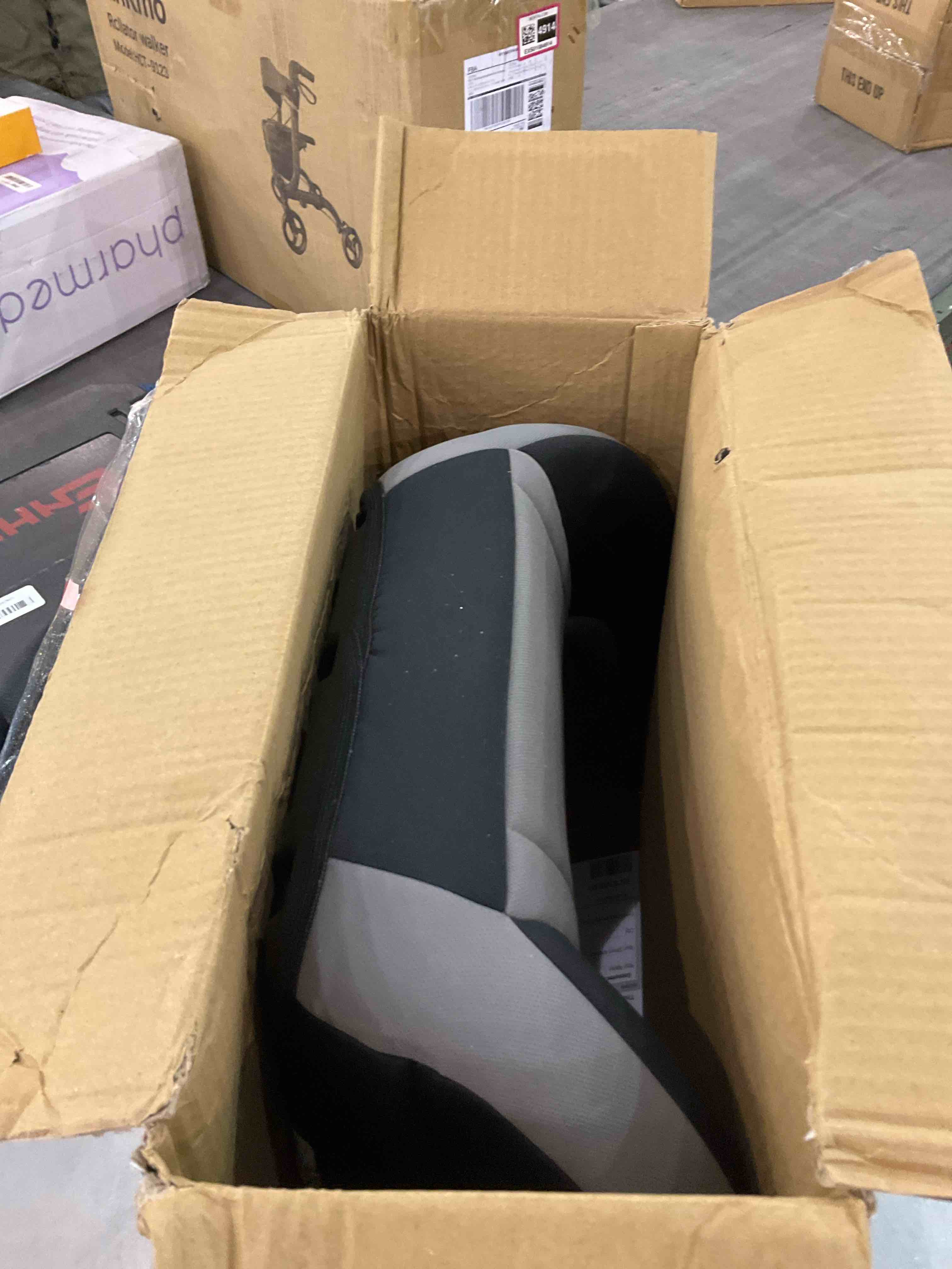 https://s3.amazonaws.com/lotting-images-prod/BargainHunt/EXS01318273_1710766161924.jpeg