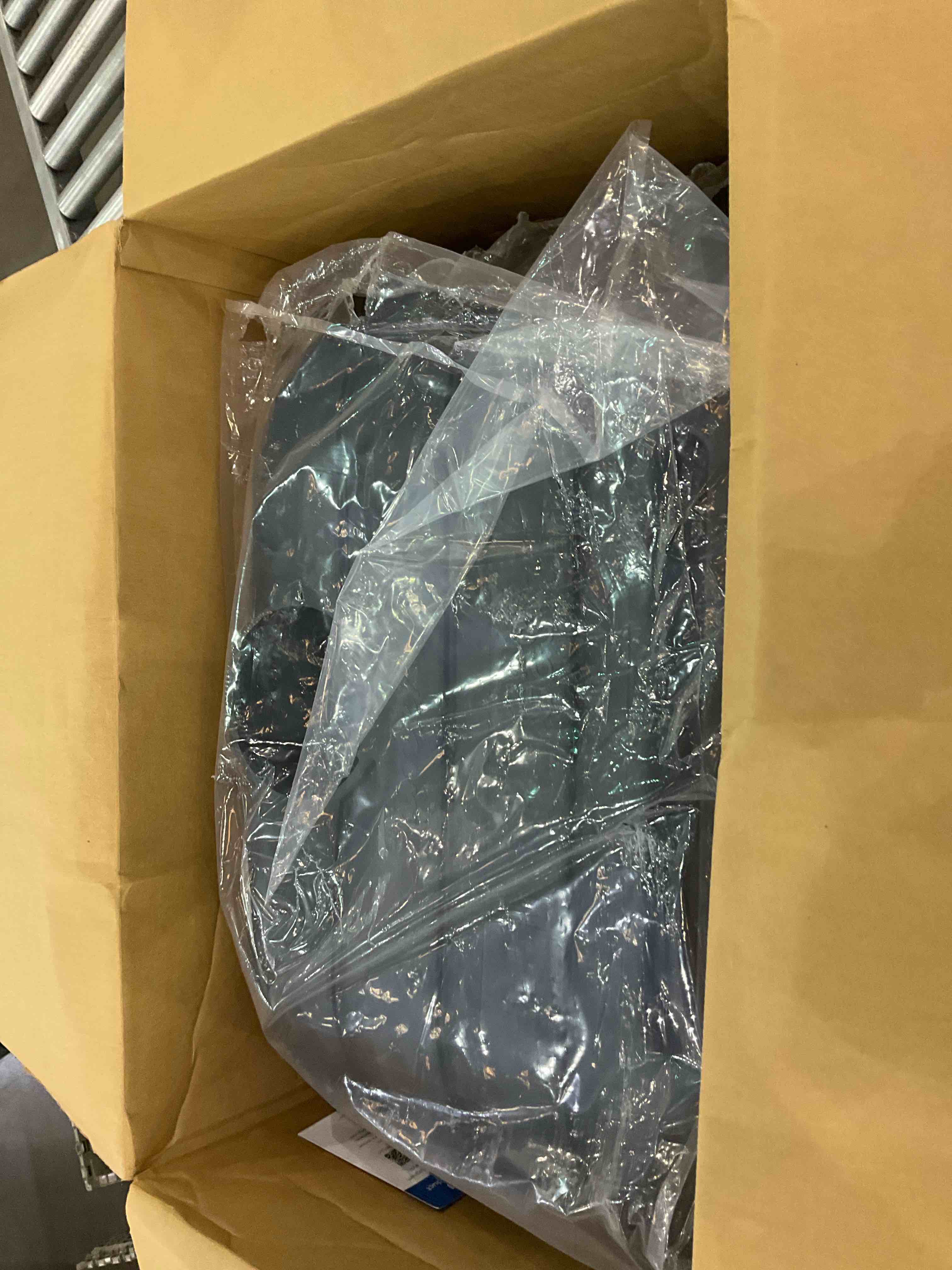 https://s3.amazonaws.com/lotting-images-prod/BargainHunt/EXS01318285_1710770262436.jpeg