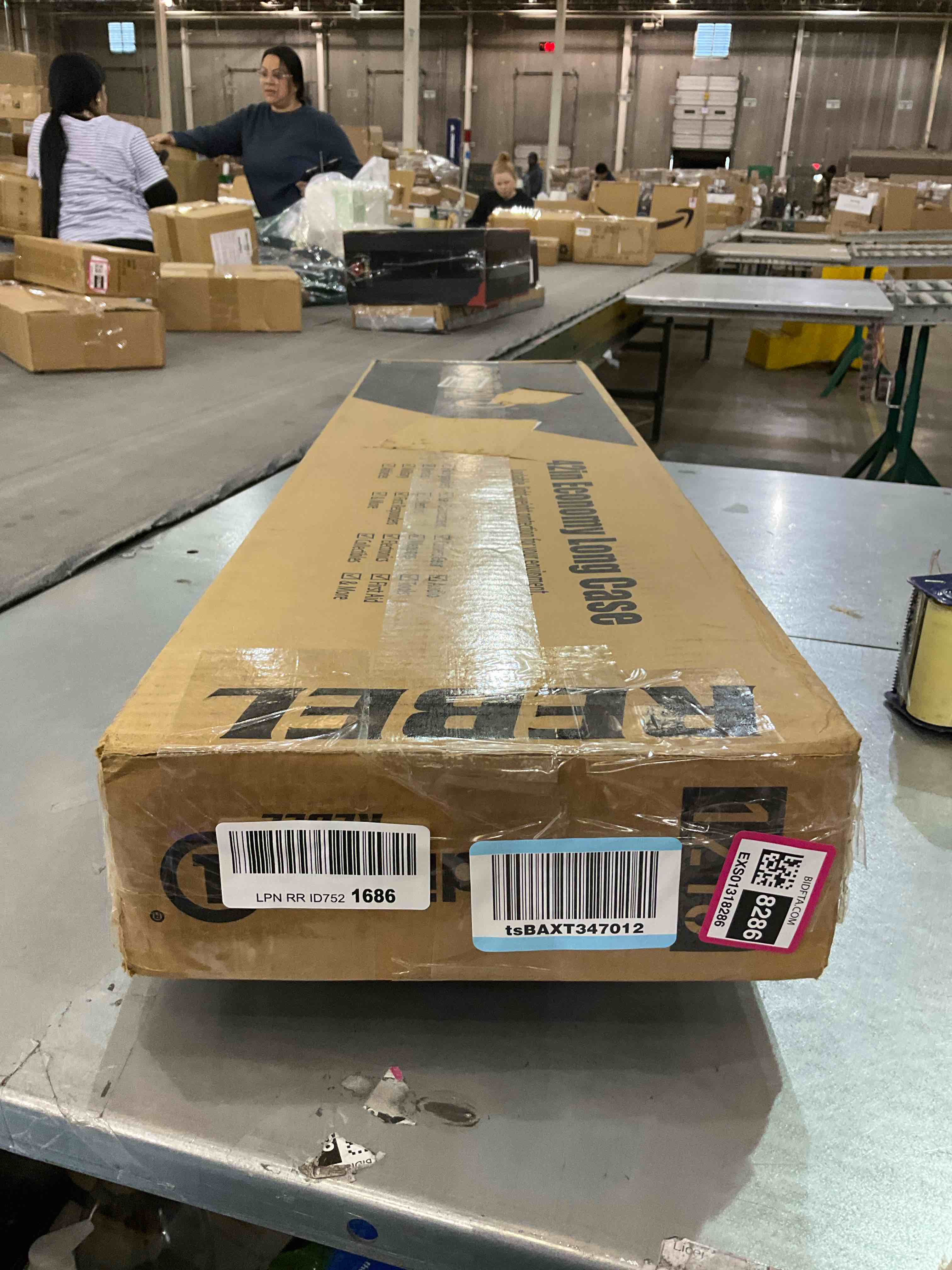 https://s3.amazonaws.com/lotting-images-prod/BargainHunt/EXS01318286_1710770381403.jpeg