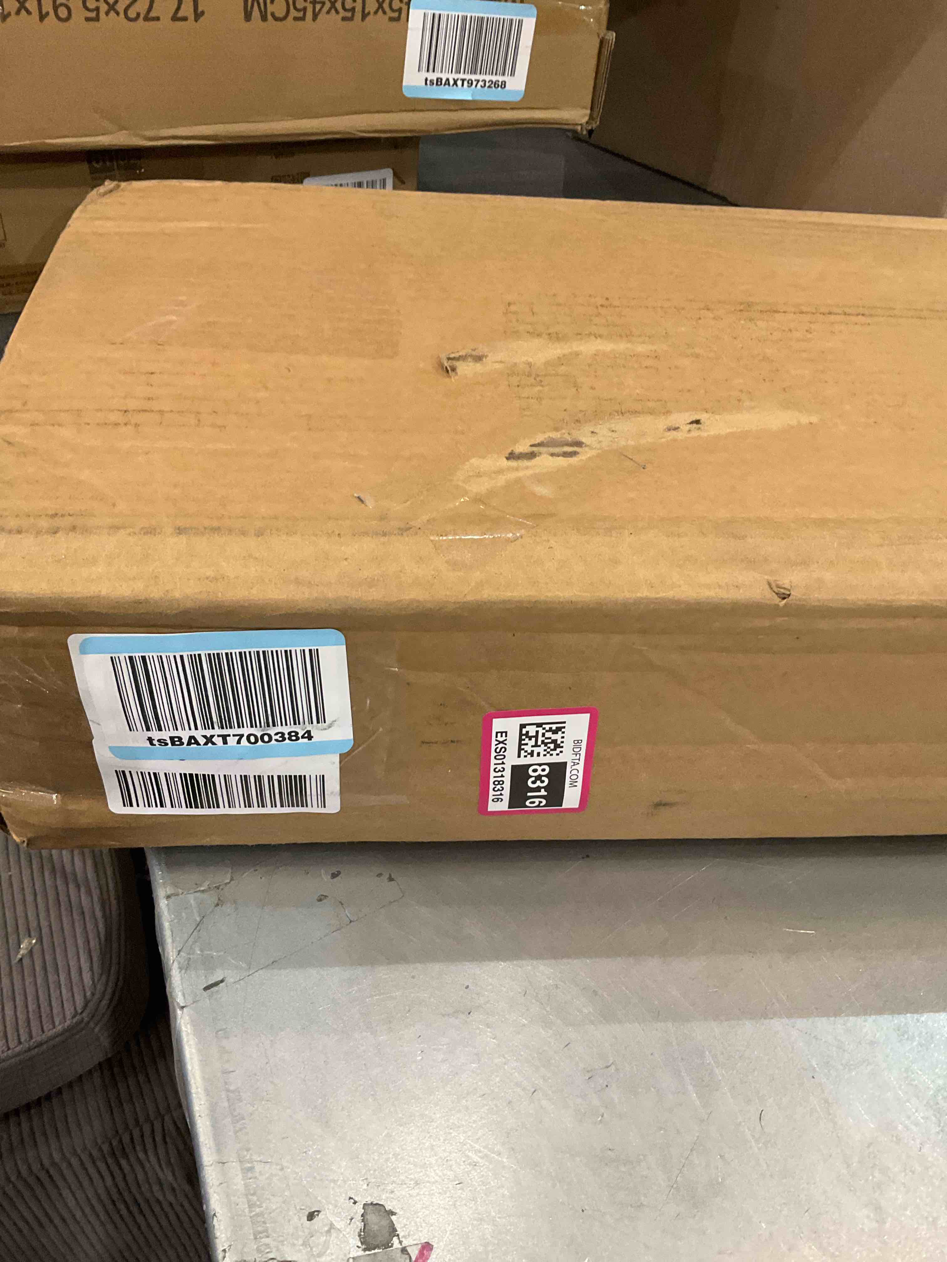 https://s3.amazonaws.com/lotting-images-prod/BargainHunt/EXS01318316_1710776910209.jpeg