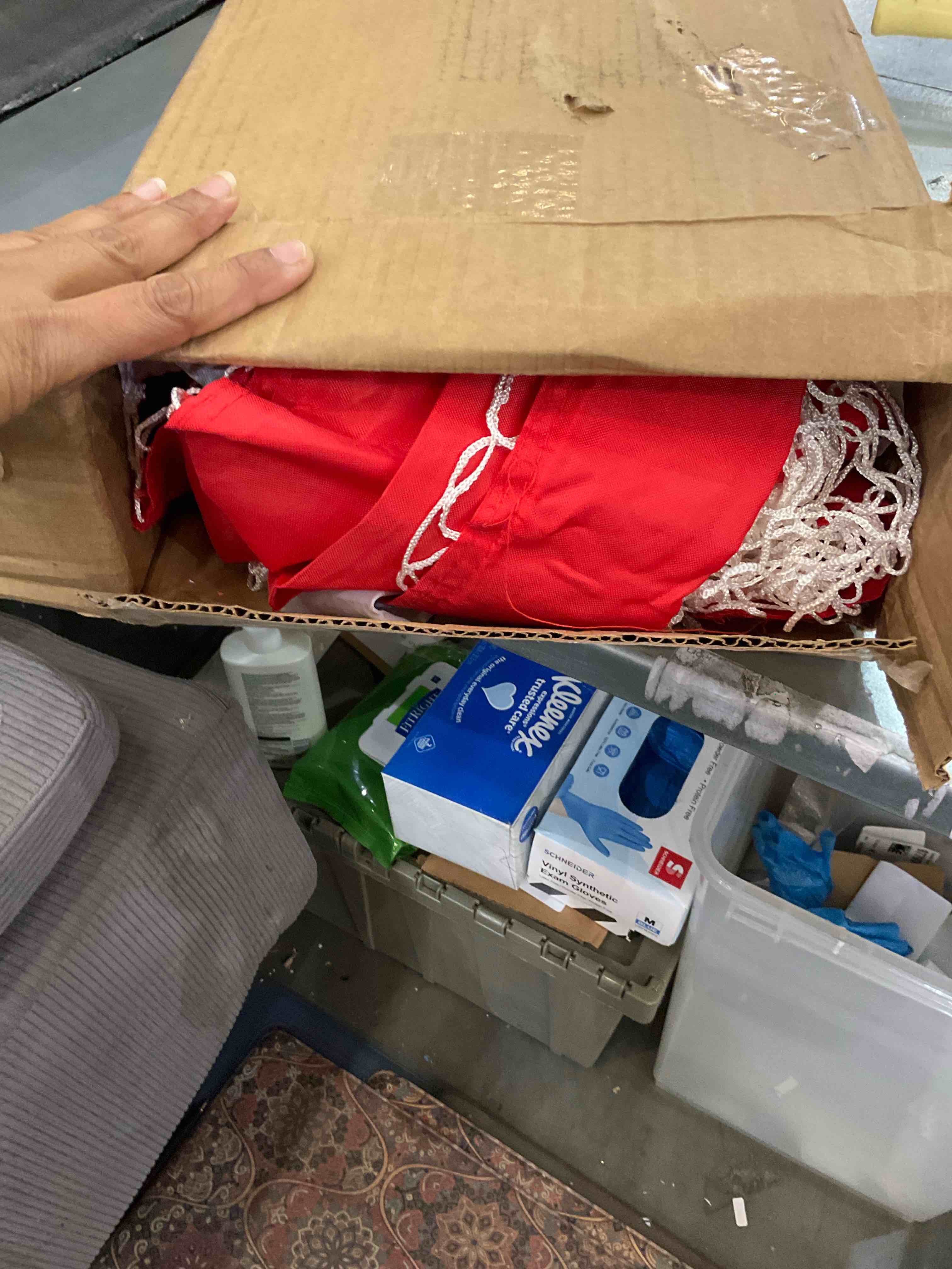 https://s3.amazonaws.com/lotting-images-prod/BargainHunt/EXS01318316_1710776936966.jpeg
