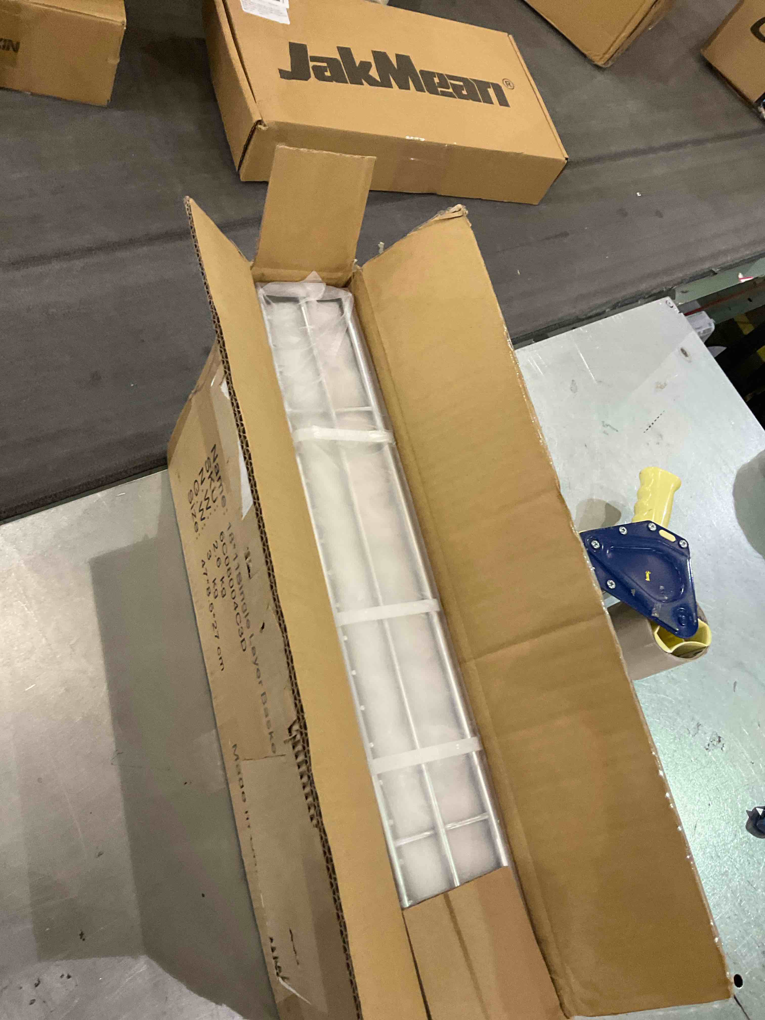 https://s3.amazonaws.com/lotting-images-prod/BargainHunt/EXS01318484_1710942971585.jpeg
