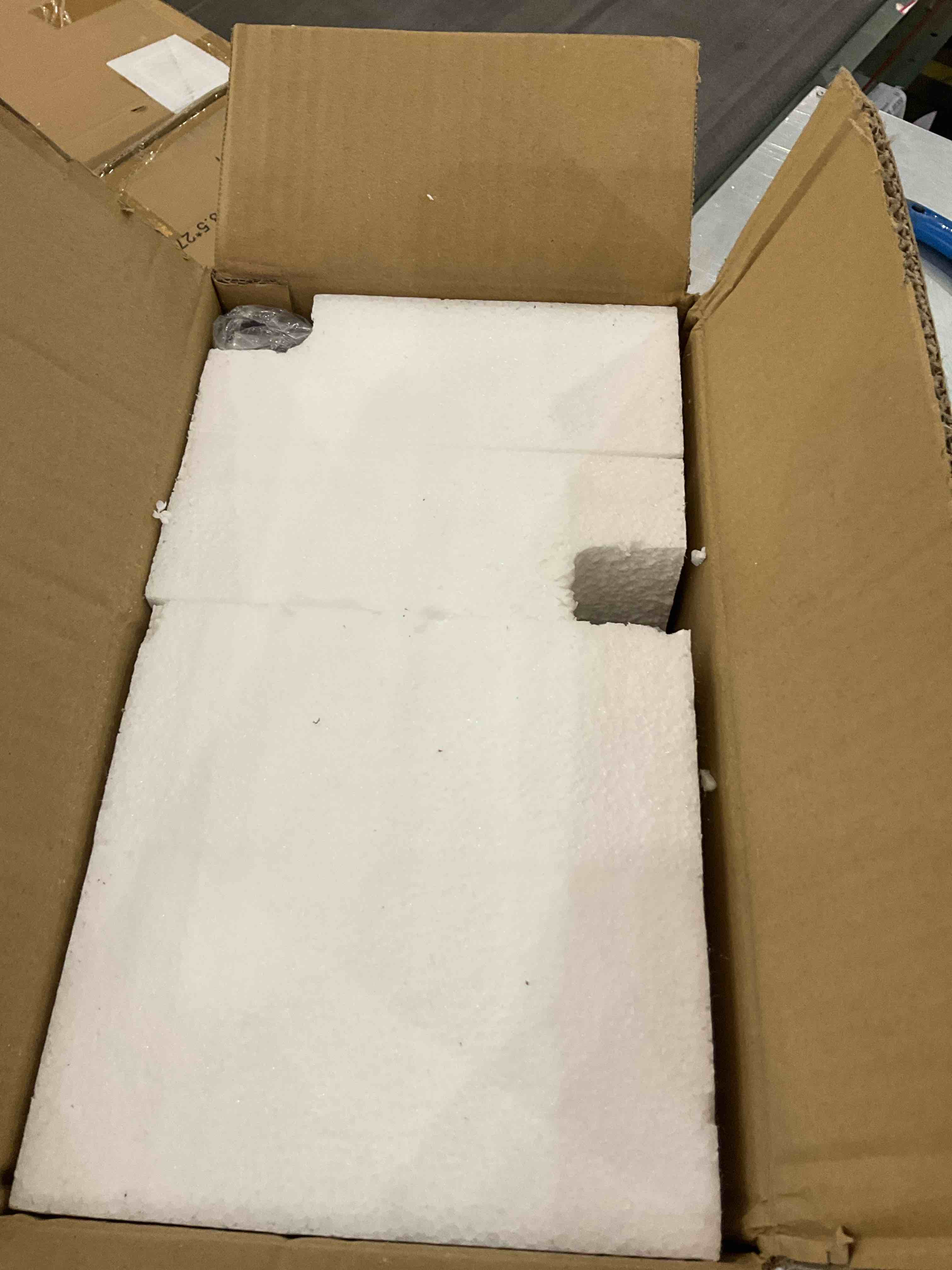 https://s3.amazonaws.com/lotting-images-prod/BargainHunt/EXS01318485_1710943088240.jpeg