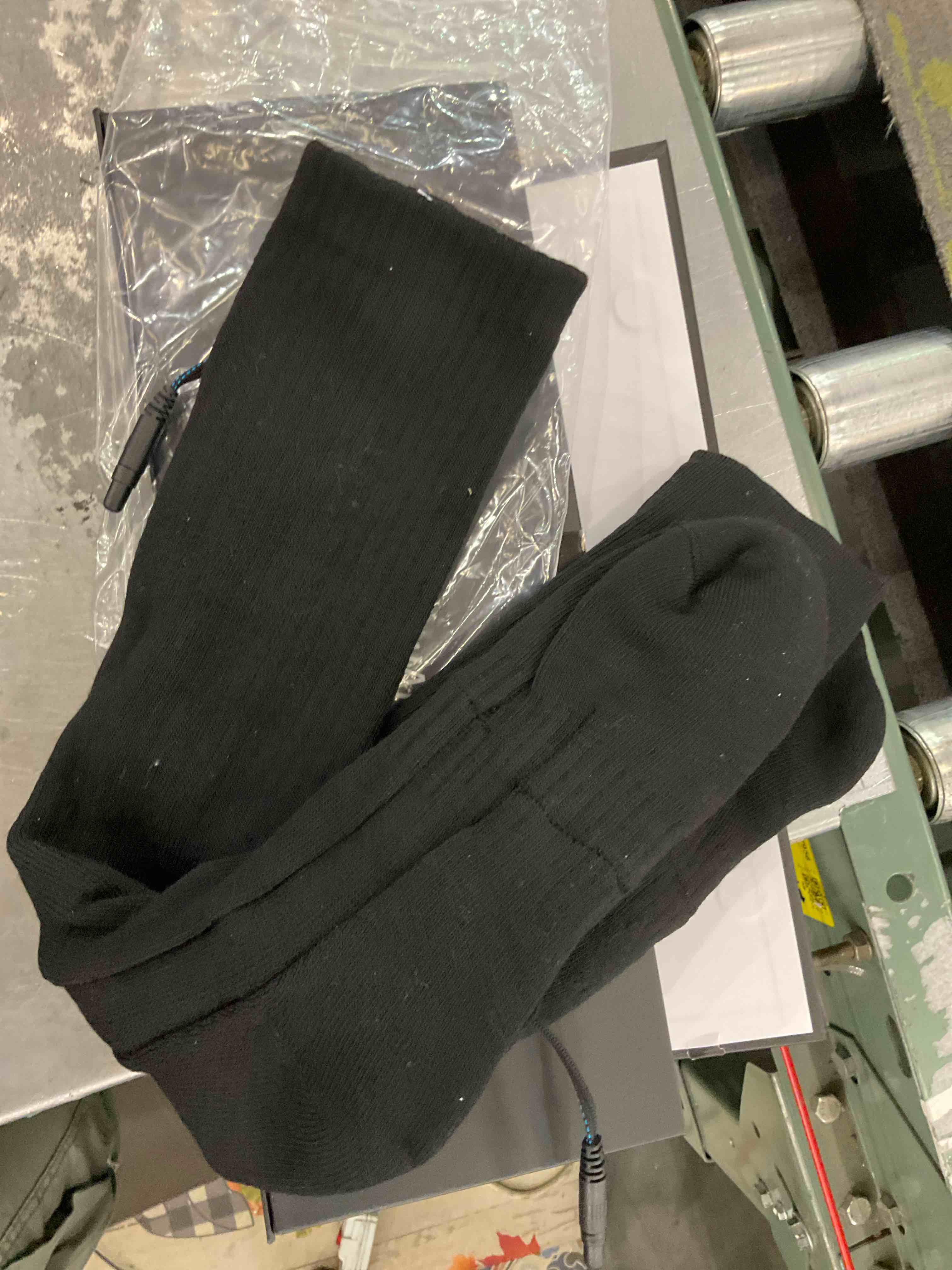 savior heat socks small black