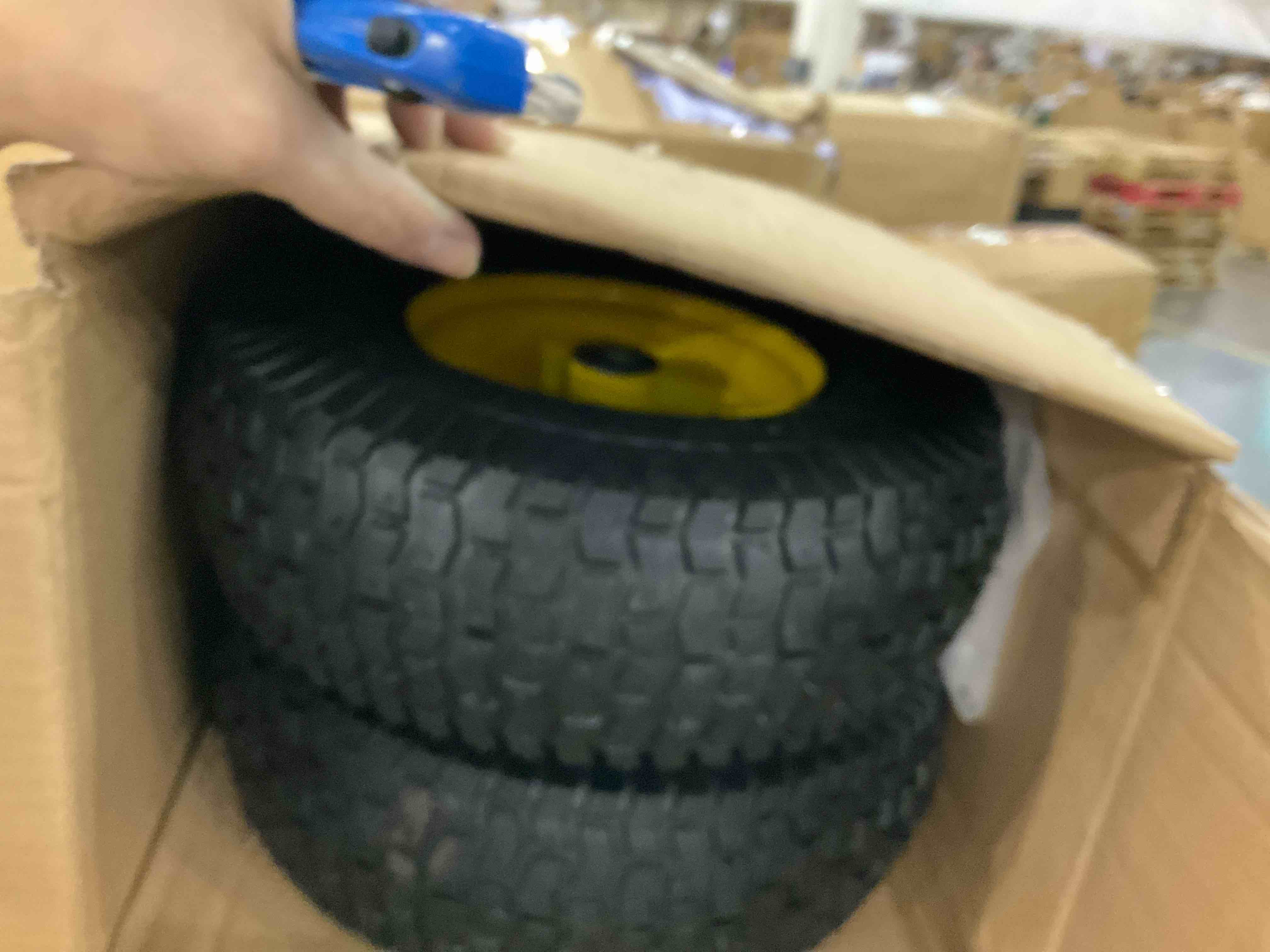 https://s3.amazonaws.com/lotting-images-prod/BargainHunt/EXS01318871_1710506021874.jpeg