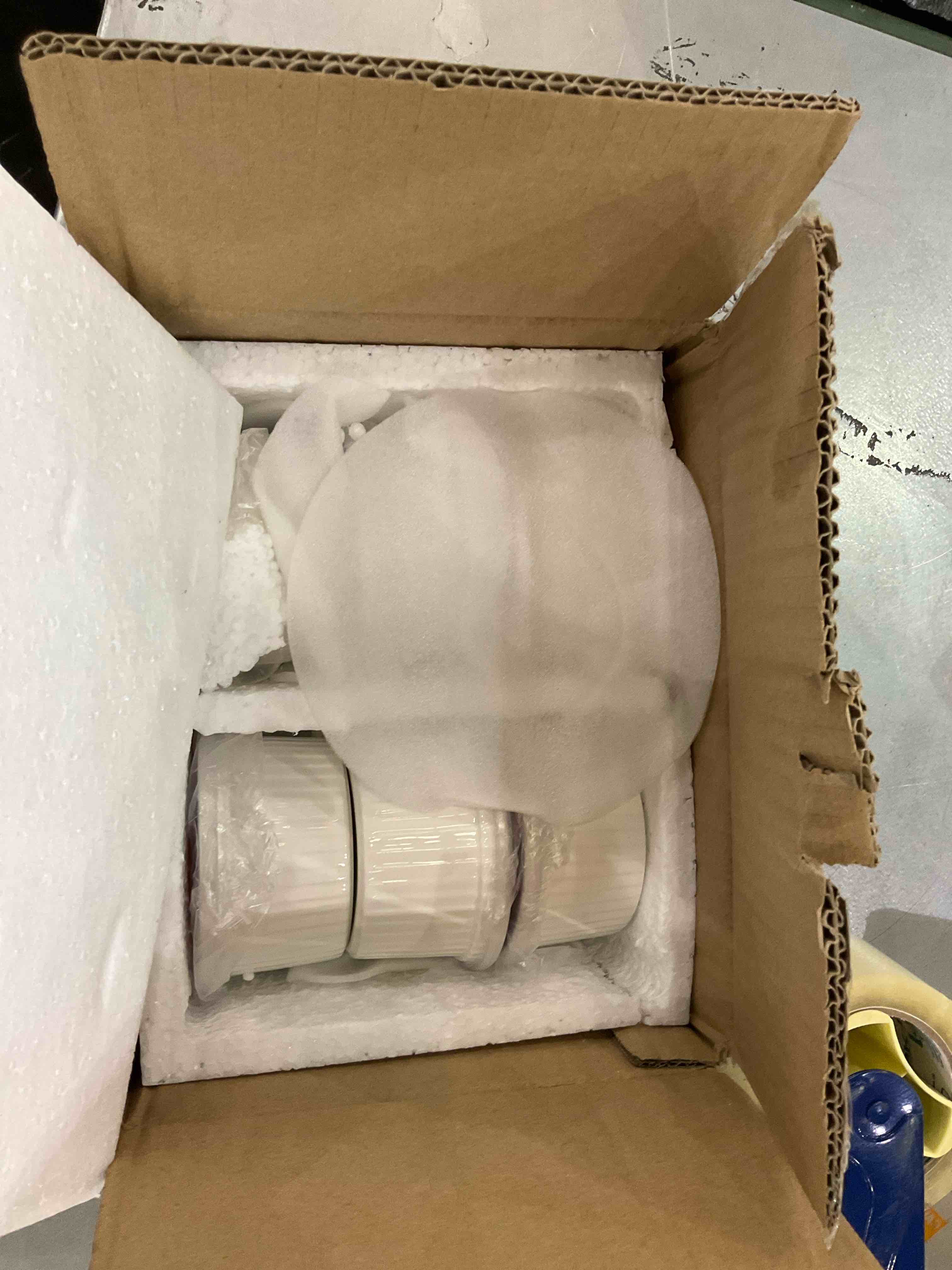 https://s3.amazonaws.com/lotting-images-prod/BargainHunt/EXS01319556_1709926932189.jpeg