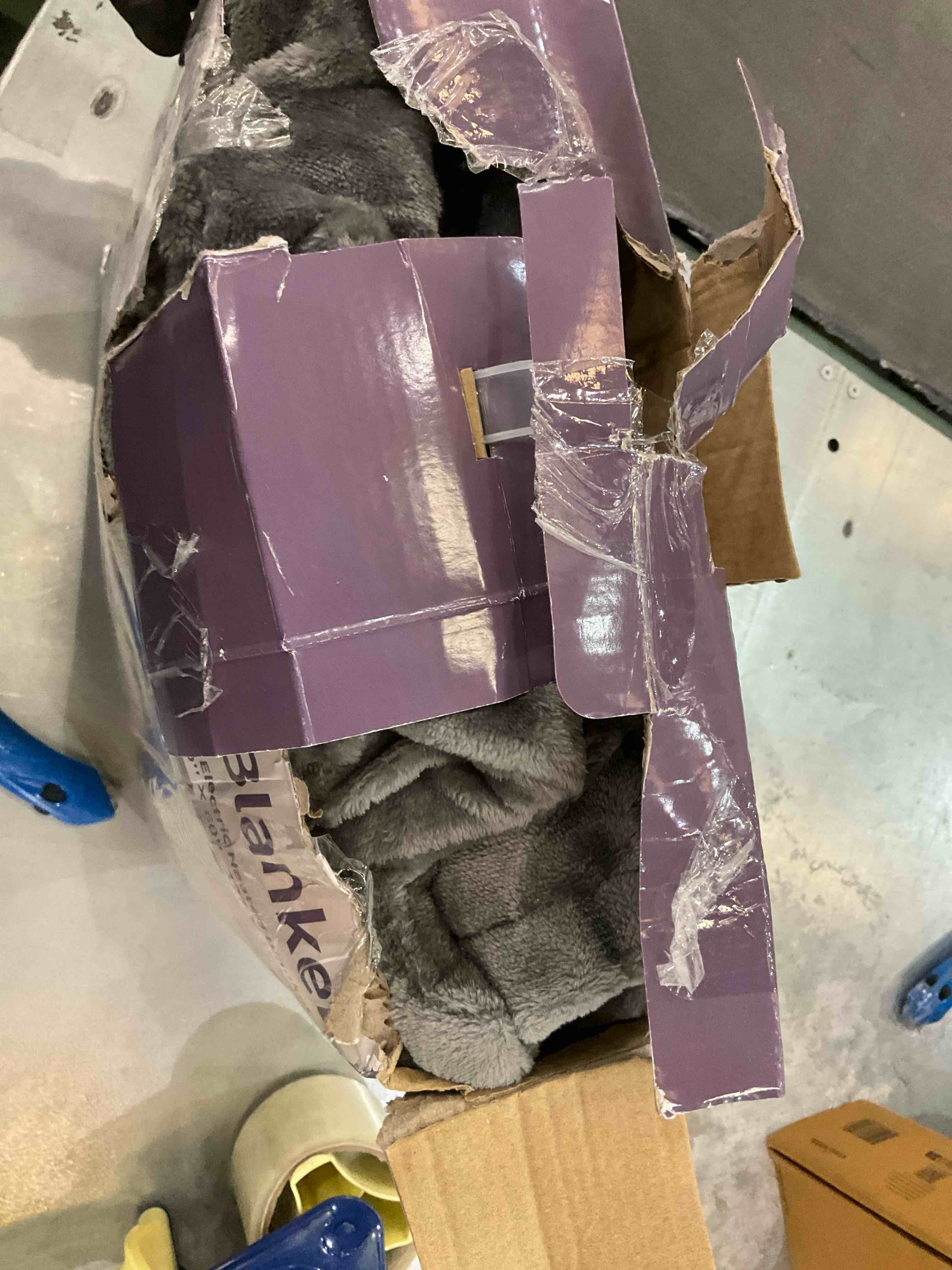 https://s3.amazonaws.com/lotting-images-prod/BargainHunt/EXS01319673_1710169276146.jpeg