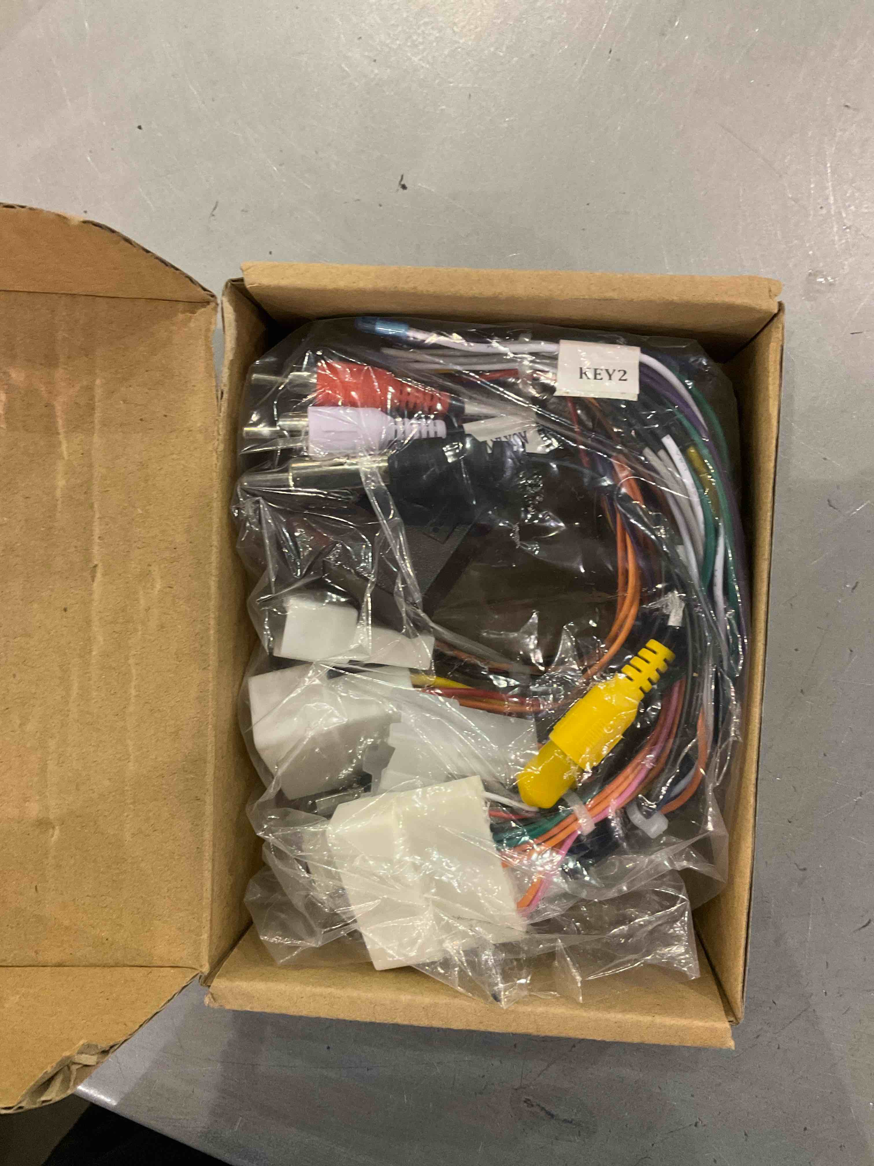 https://s3.amazonaws.com/lotting-images-prod/BargainHunt/EXS01319827_1710243668175.jpeg