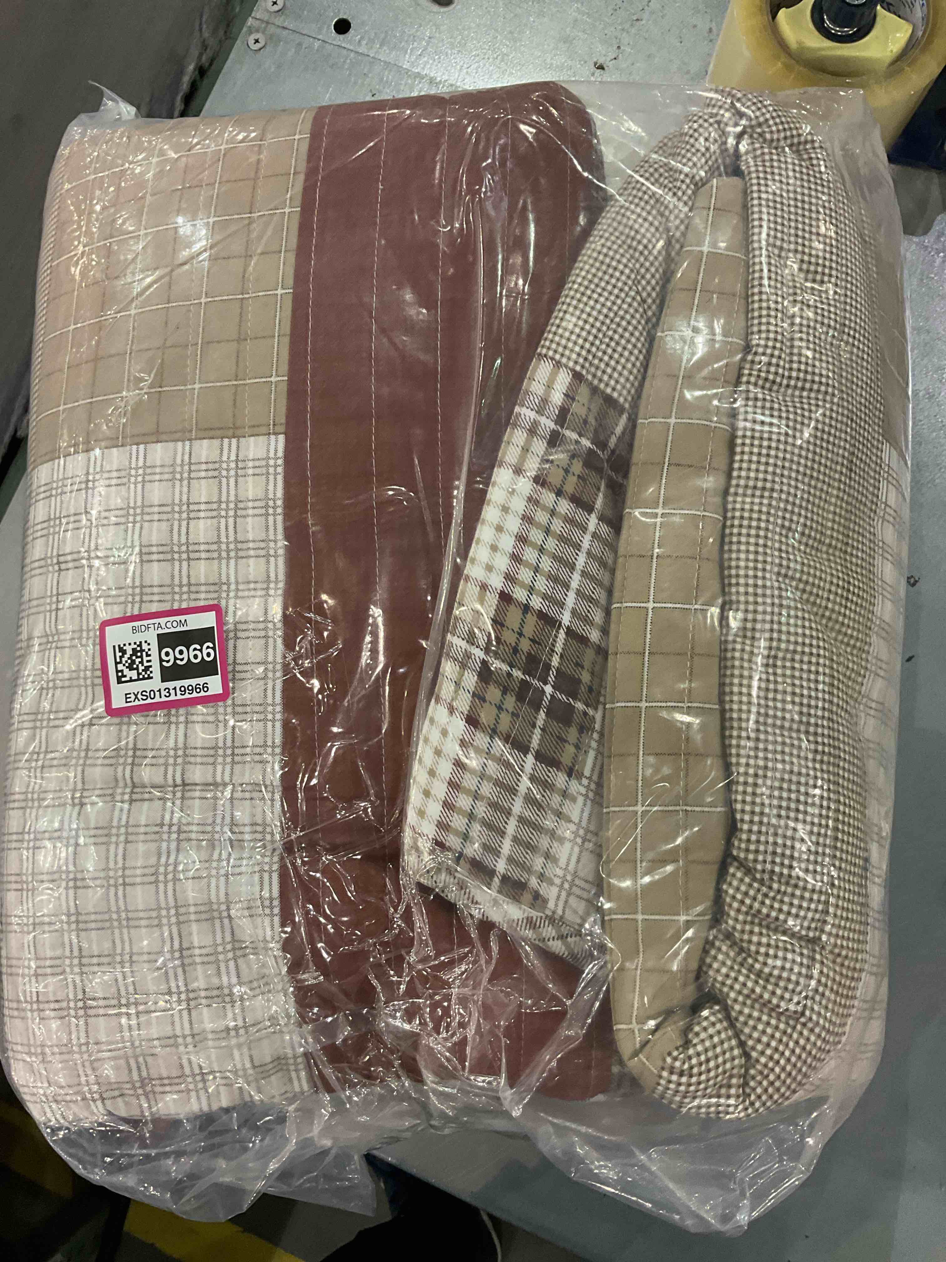 https://s3.amazonaws.com/lotting-images-prod/BargainHunt/EXS01319966_1710328671013.jpeg