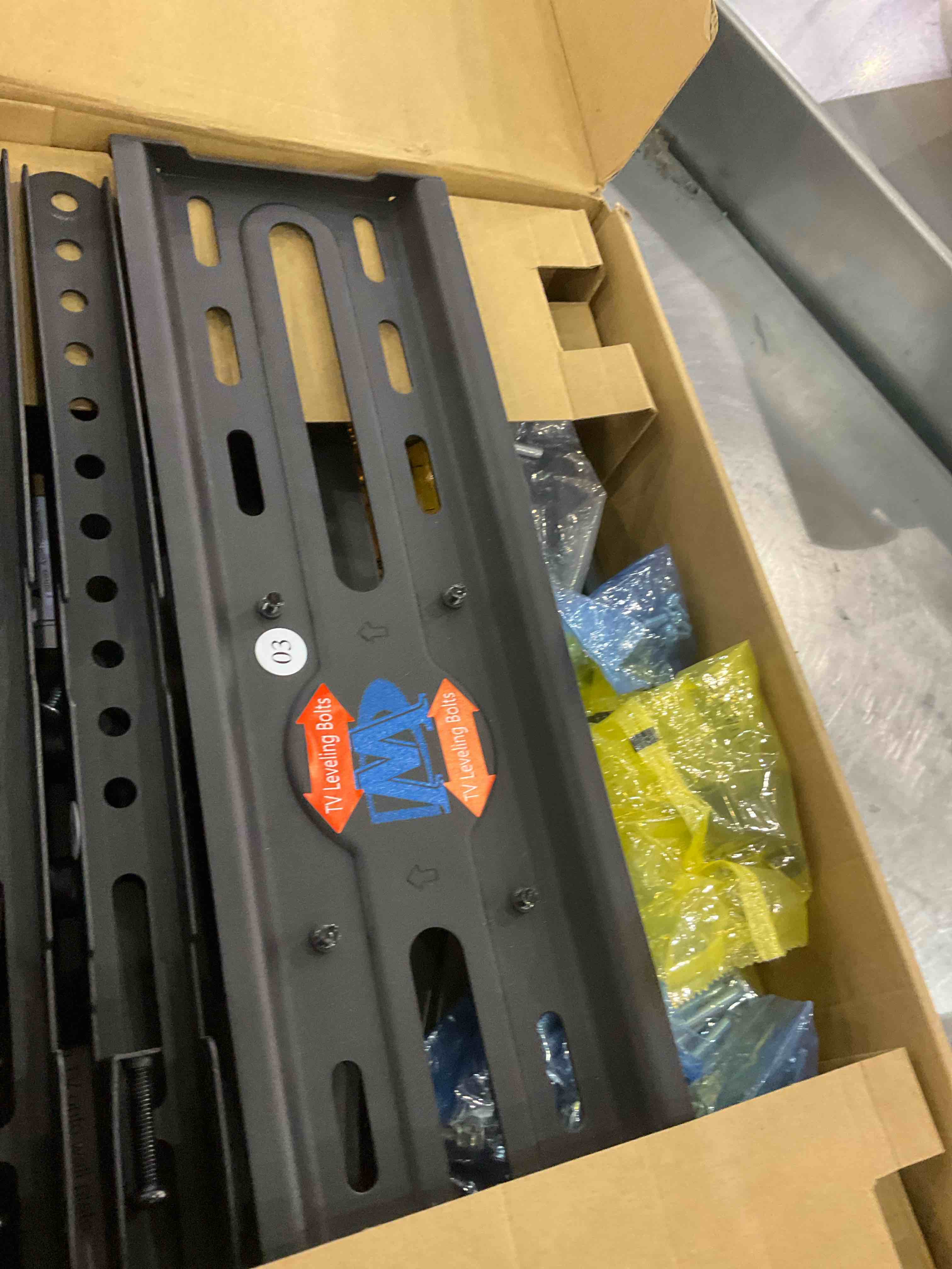 https://s3.amazonaws.com/lotting-images-prod/BargainHunt/EXS01320239_1712058000517.jpeg