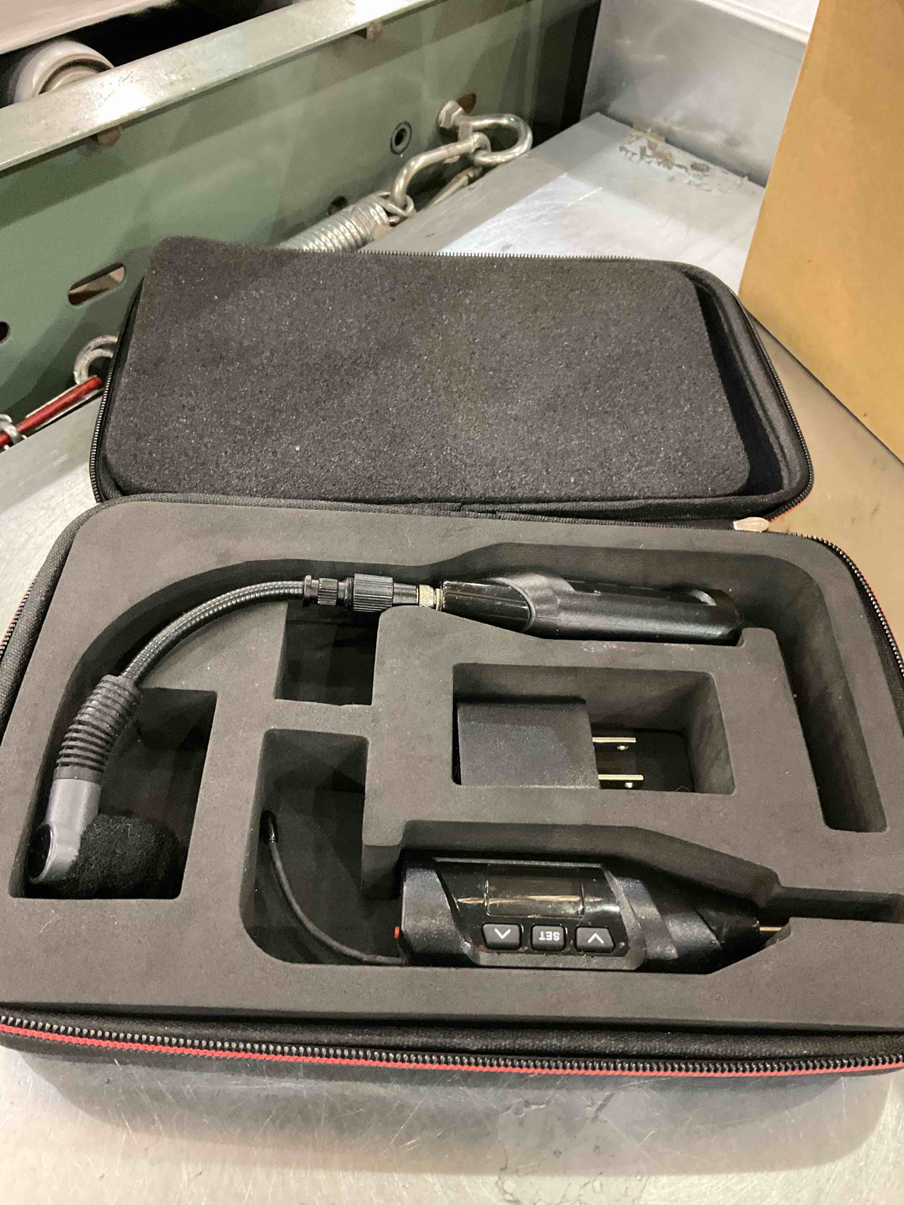 https://s3.amazonaws.com/lotting-images-prod/BargainHunt/EXS01320300_1712064318362.jpeg