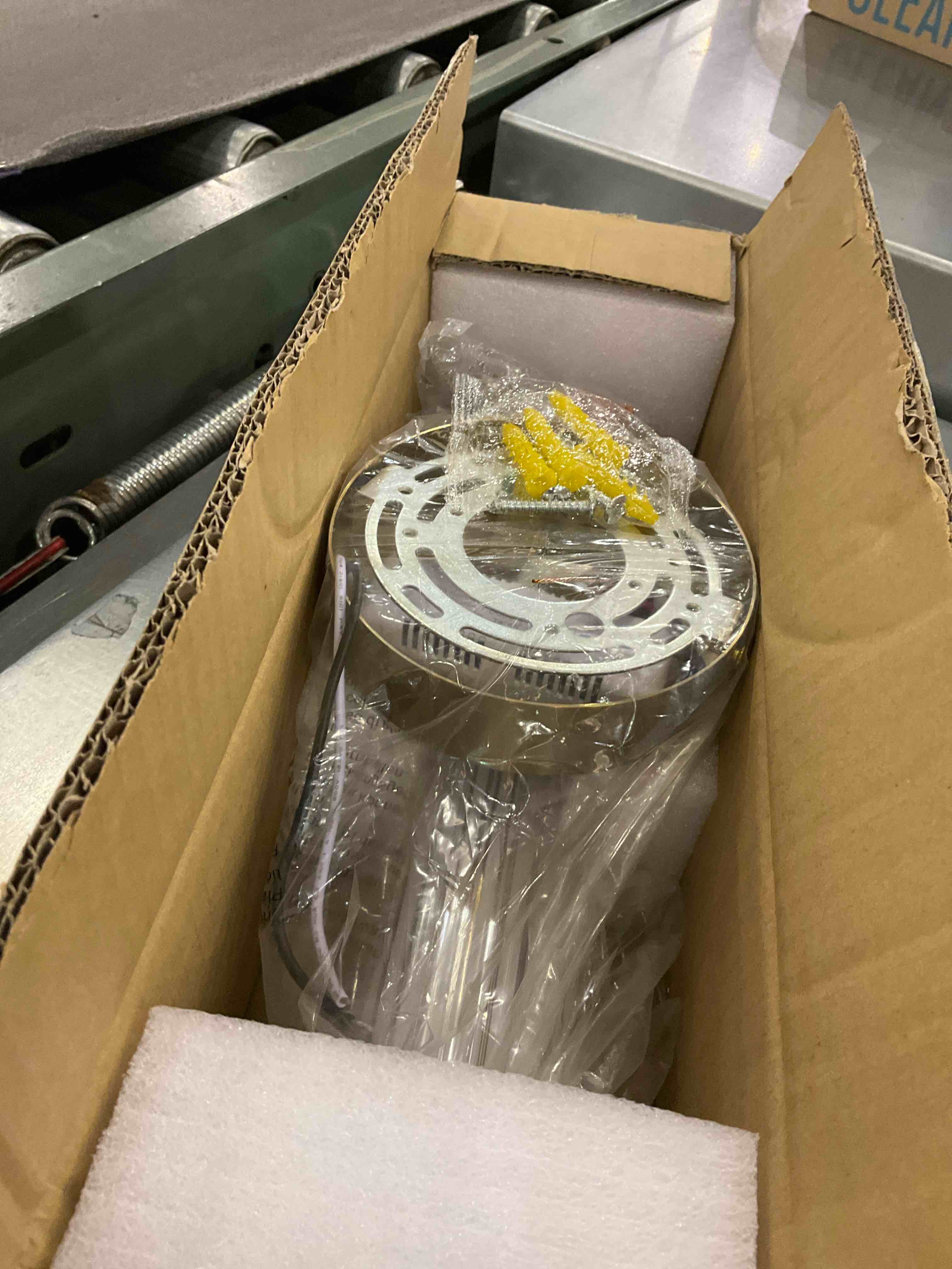 https://s3.amazonaws.com/lotting-images-prod/BargainHunt/EXS01320374_1712070633662.jpeg