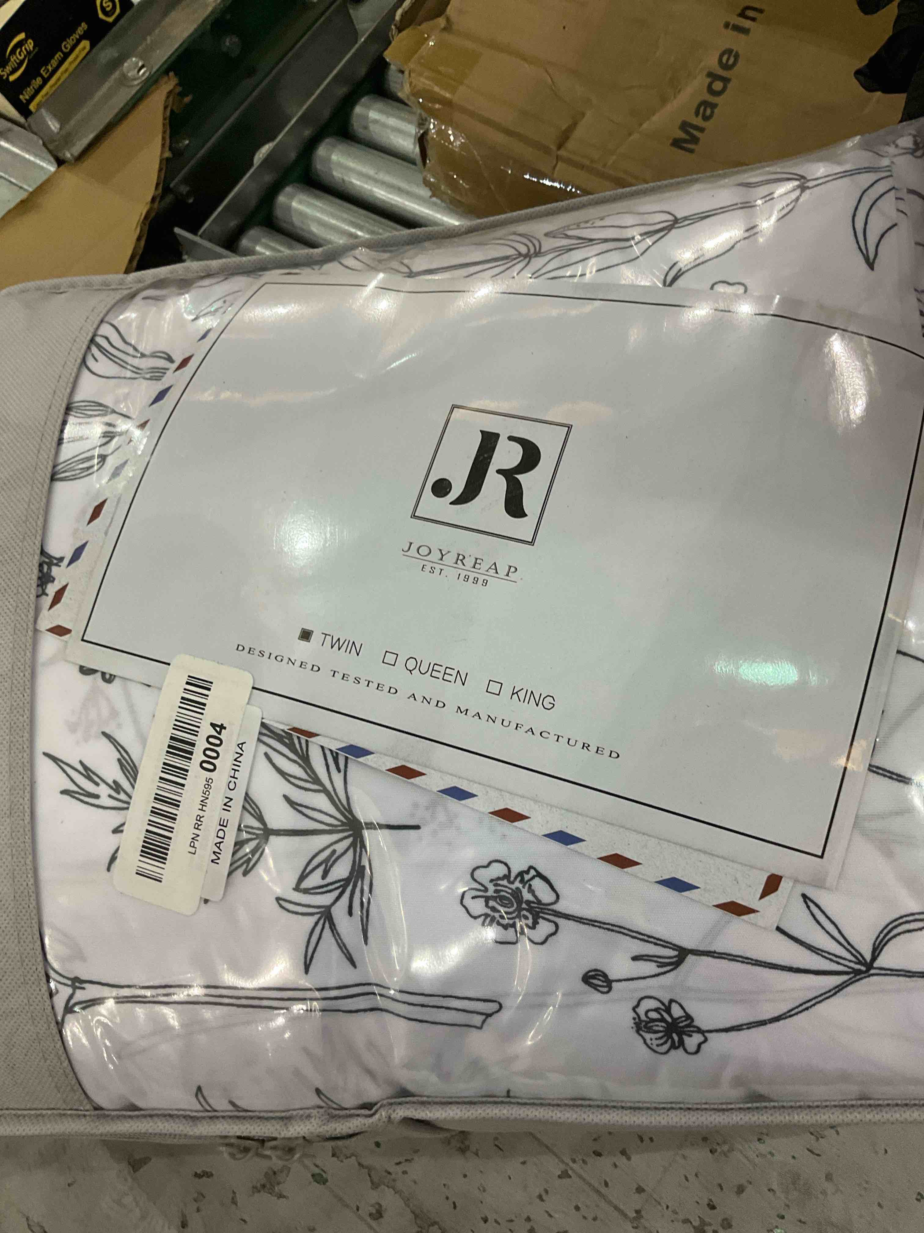 https://s3.amazonaws.com/lotting-images-prod/BargainHunt/EXS01320634_1712062404042.jpeg