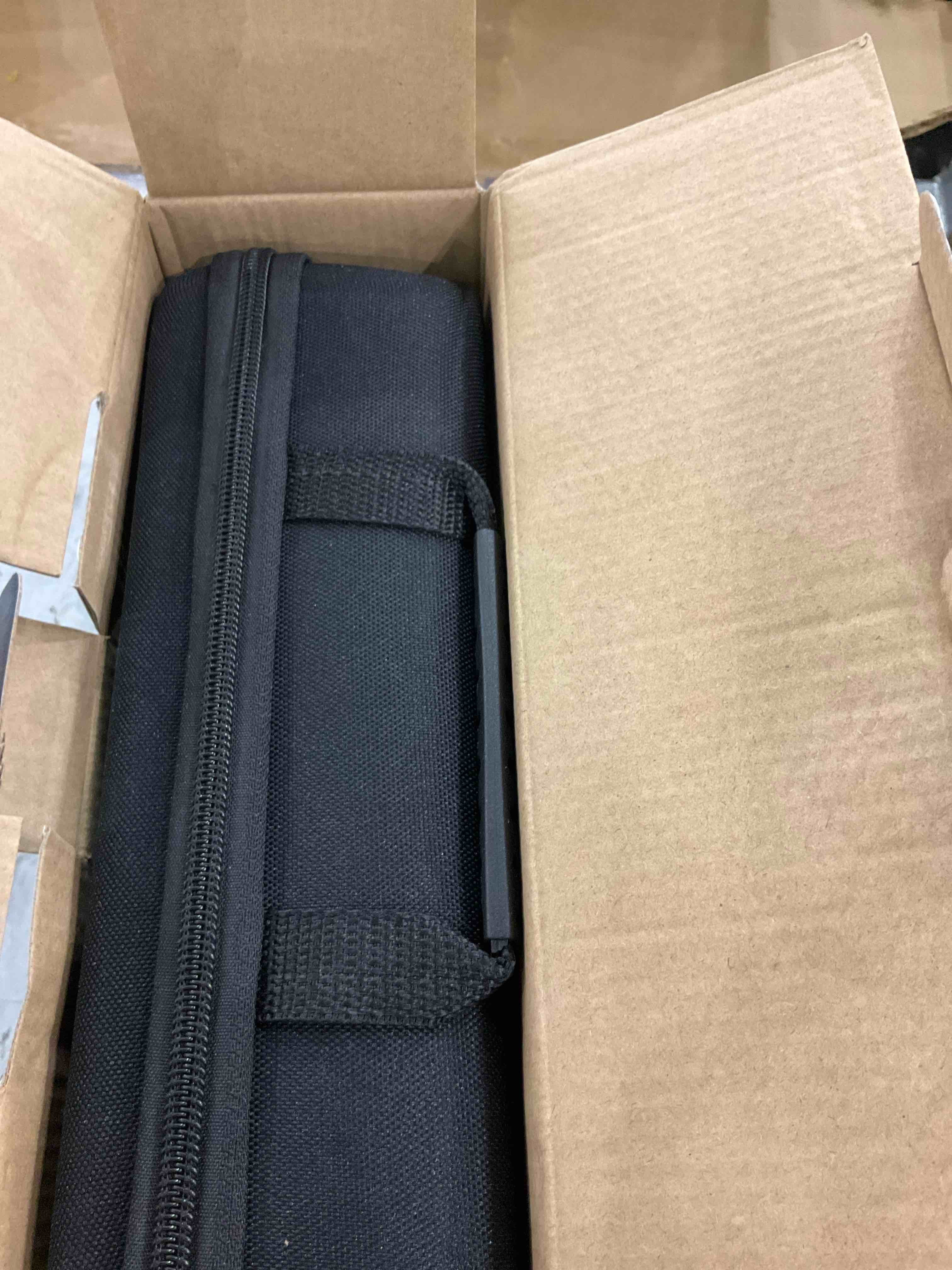 https://s3.amazonaws.com/lotting-images-prod/BargainHunt/EXS01320687_1712072068362.jpeg