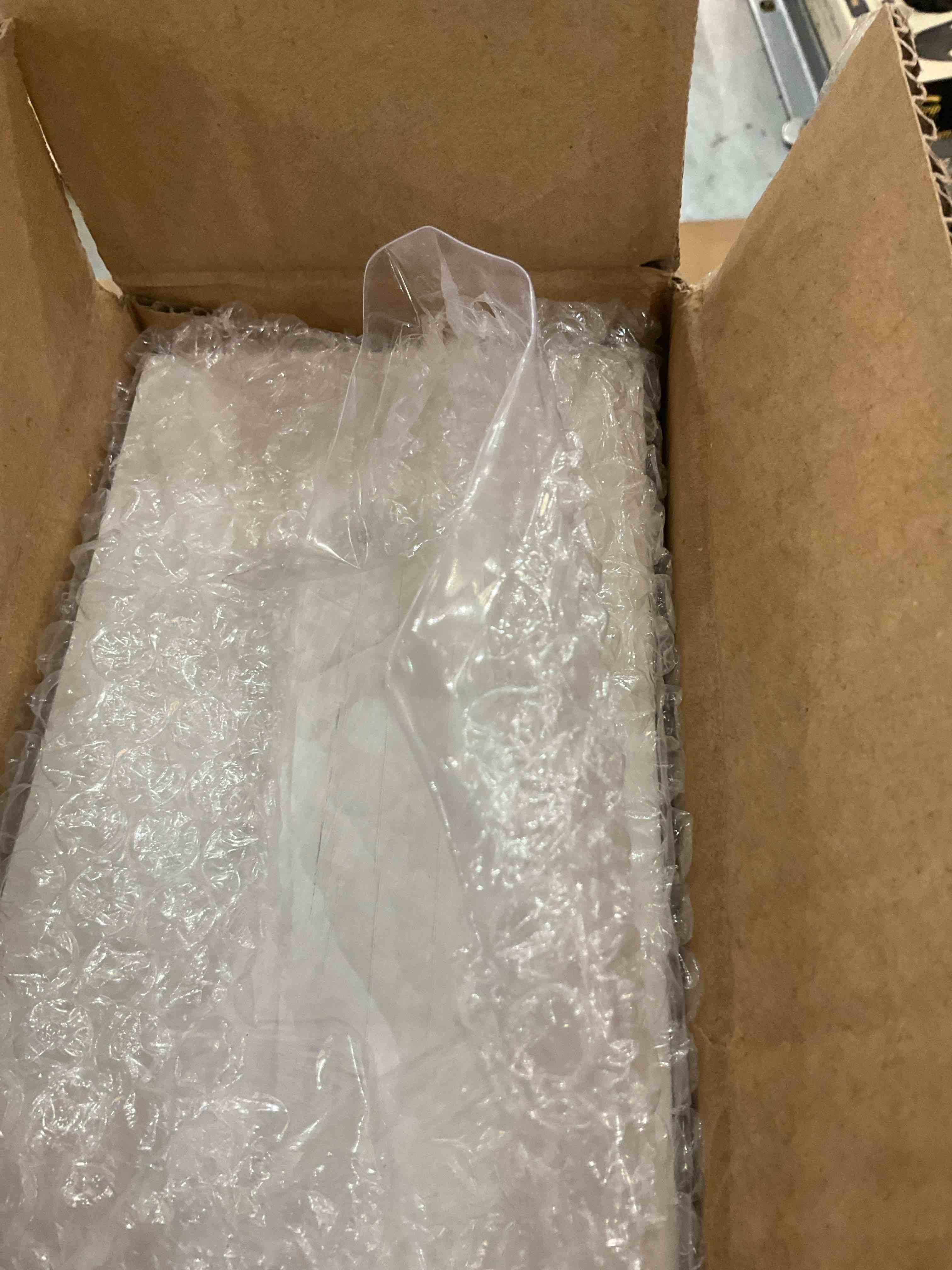 https://s3.amazonaws.com/lotting-images-prod/BargainHunt/EXS01321093_1711640341777.jpeg