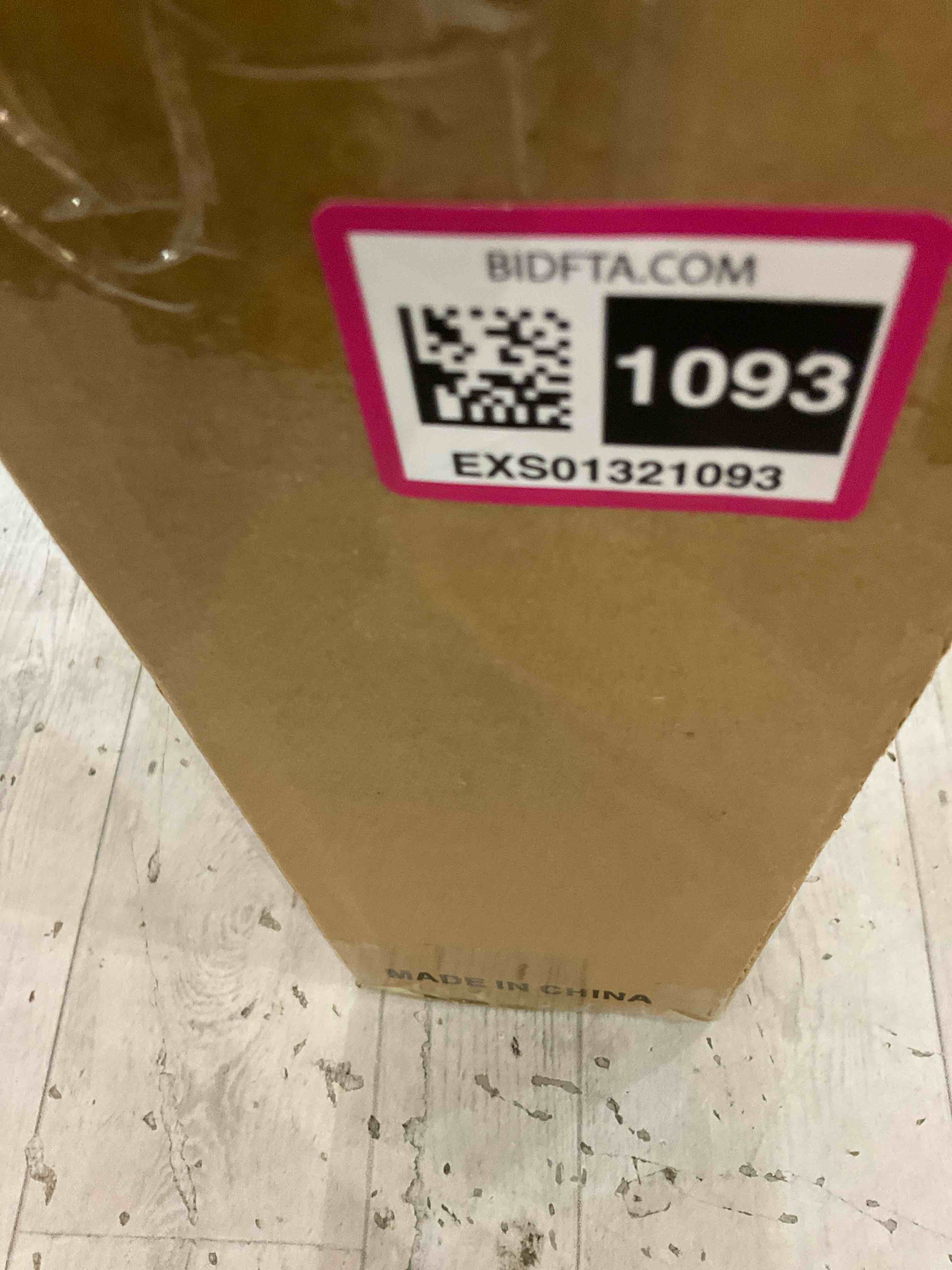 https://s3.amazonaws.com/lotting-images-prod/BargainHunt/EXS01321093_1711640370842.jpeg