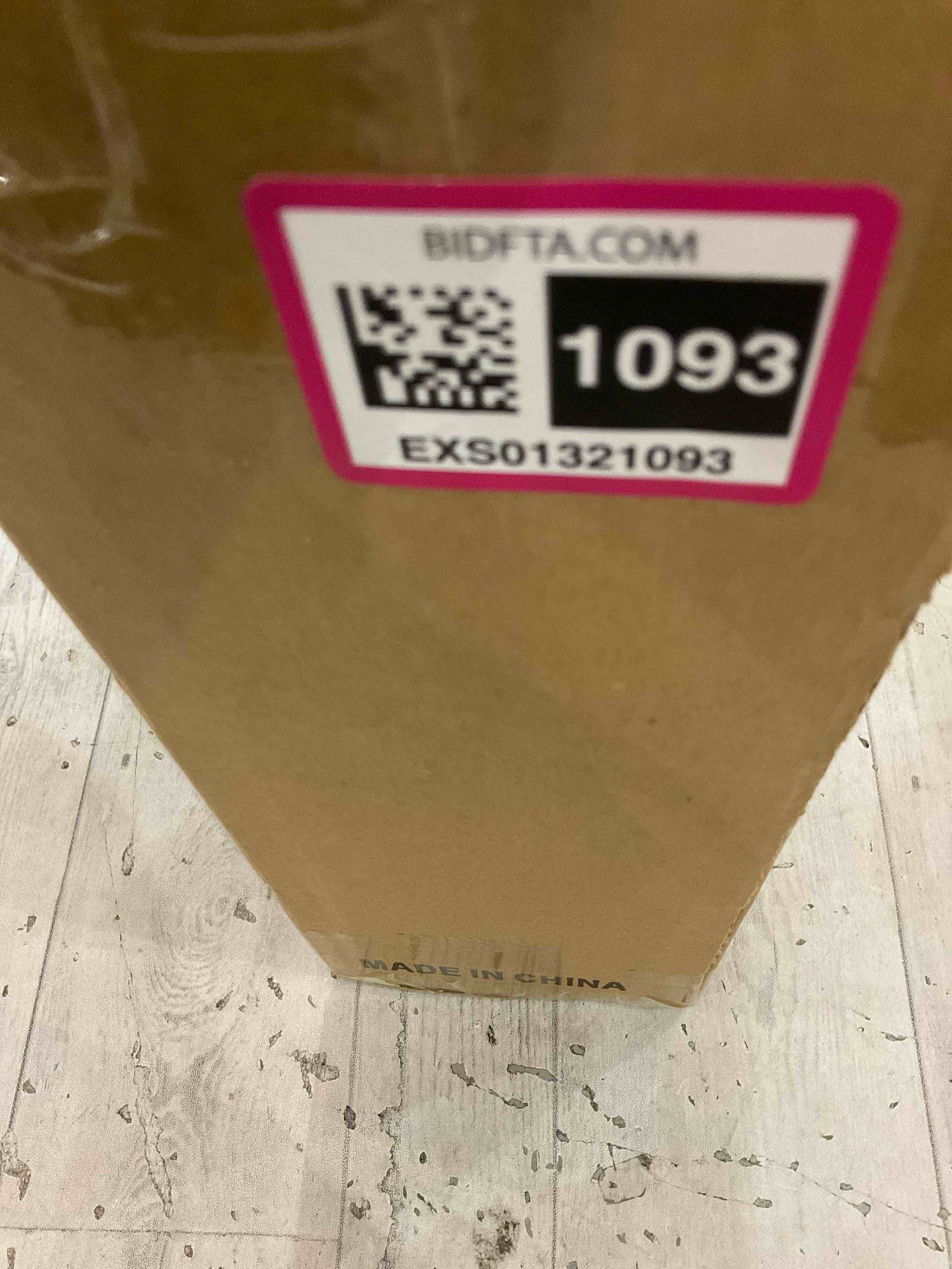 https://s3.amazonaws.com/lotting-images-prod/BargainHunt/EXS01321093_1711640372328.jpeg
