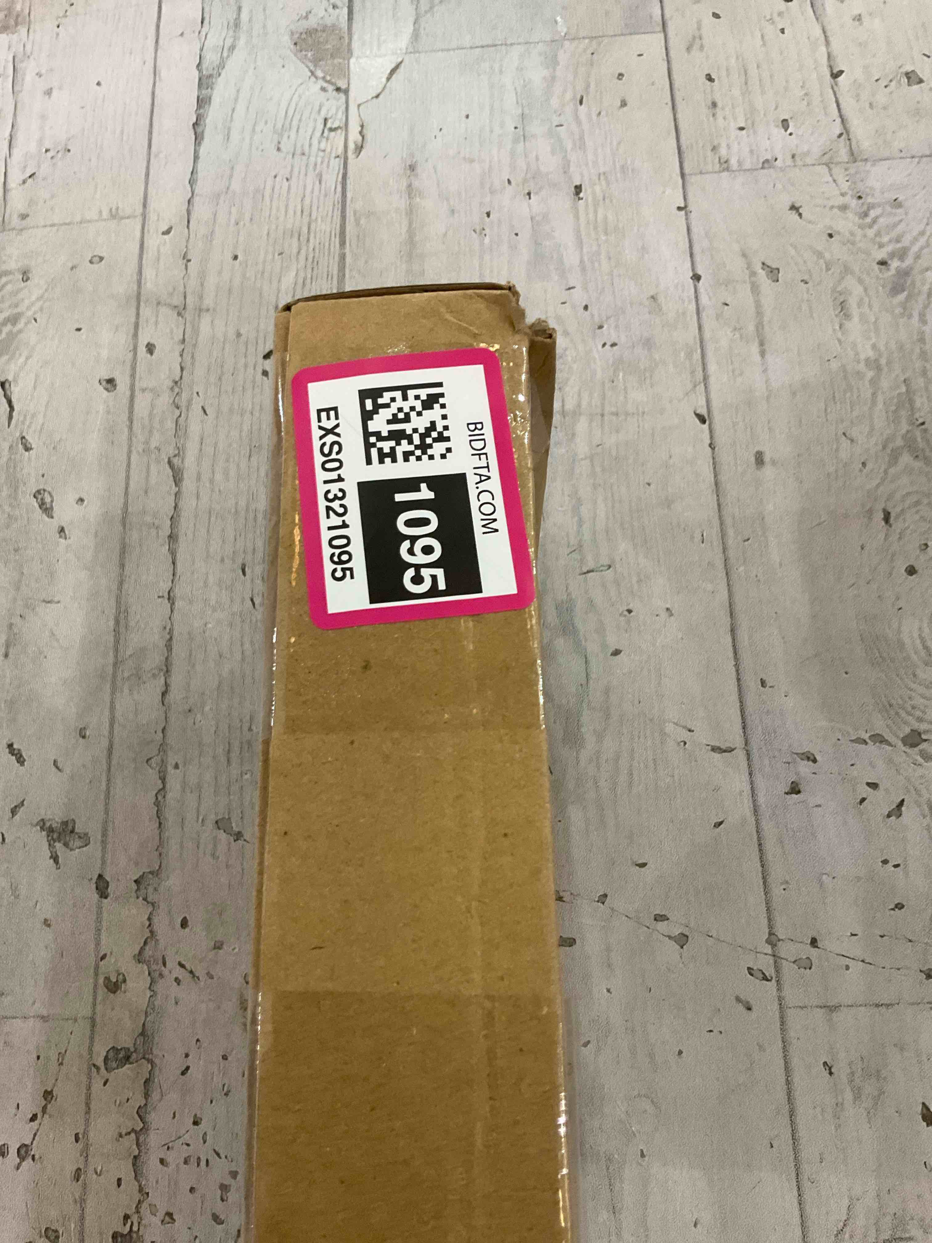 https://s3.amazonaws.com/lotting-images-prod/BargainHunt/EXS01321095_1711640604868.jpeg